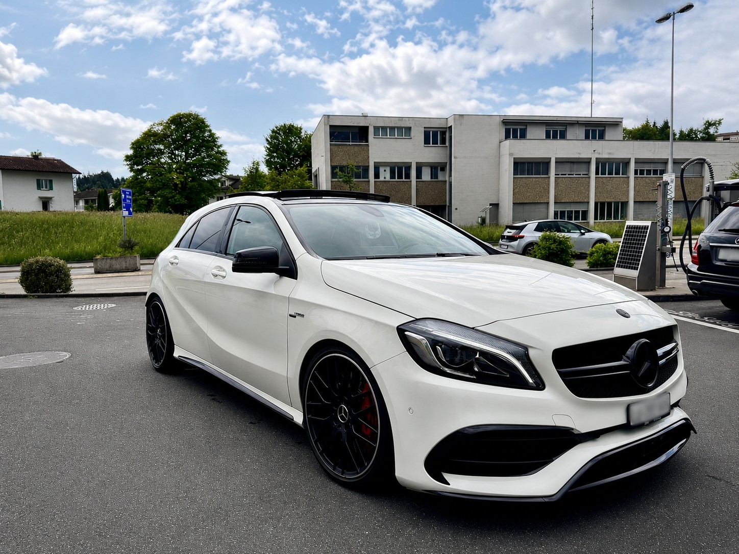 MERCEDES-BENZ A 45 AMG 4 Matic Facelift | 381 PS | Panorama | 8-fach bereift-image-0
