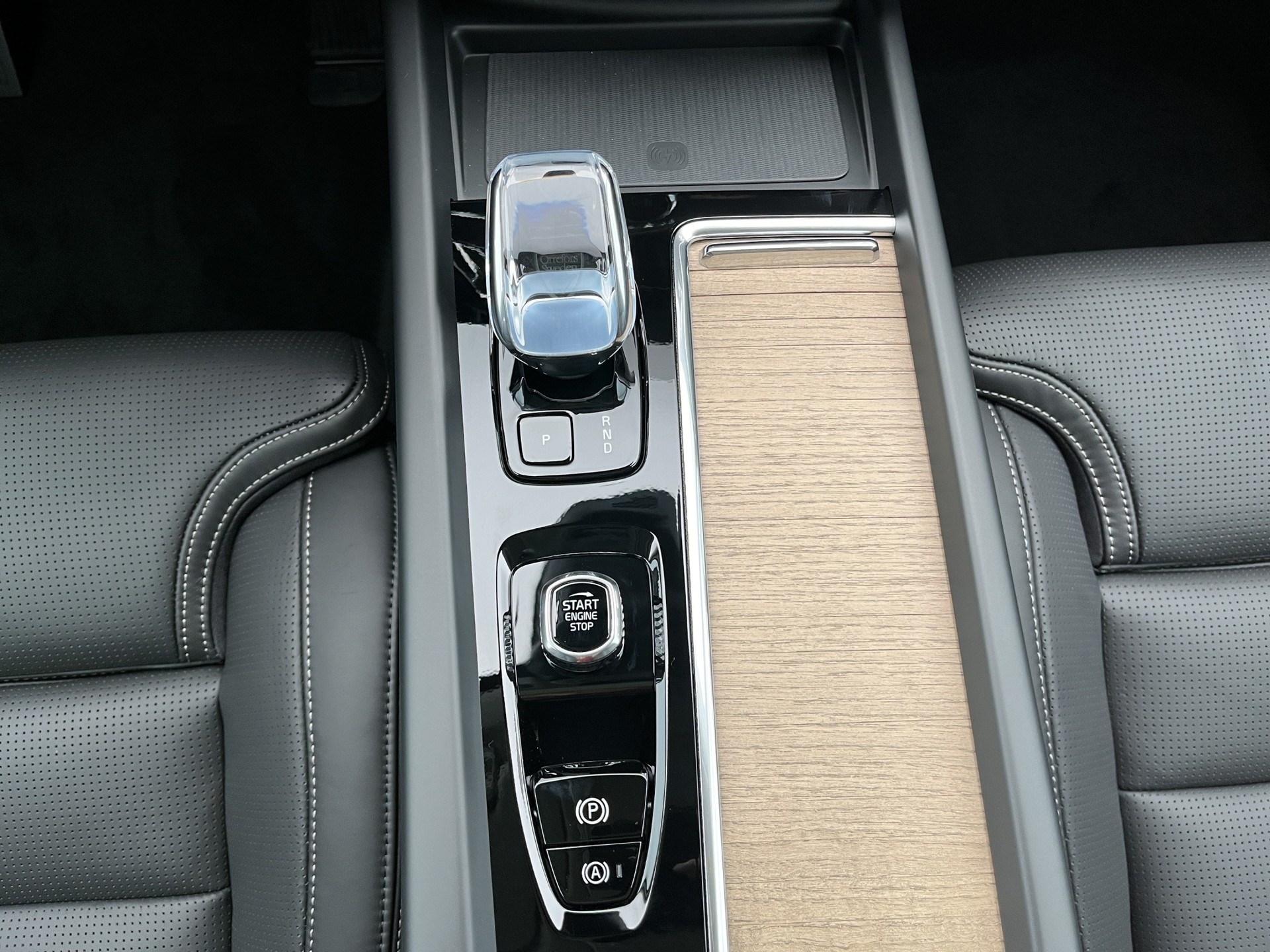 VOLVO XC60 2.0 T8 TE Ultra Dark eAWD-image-14