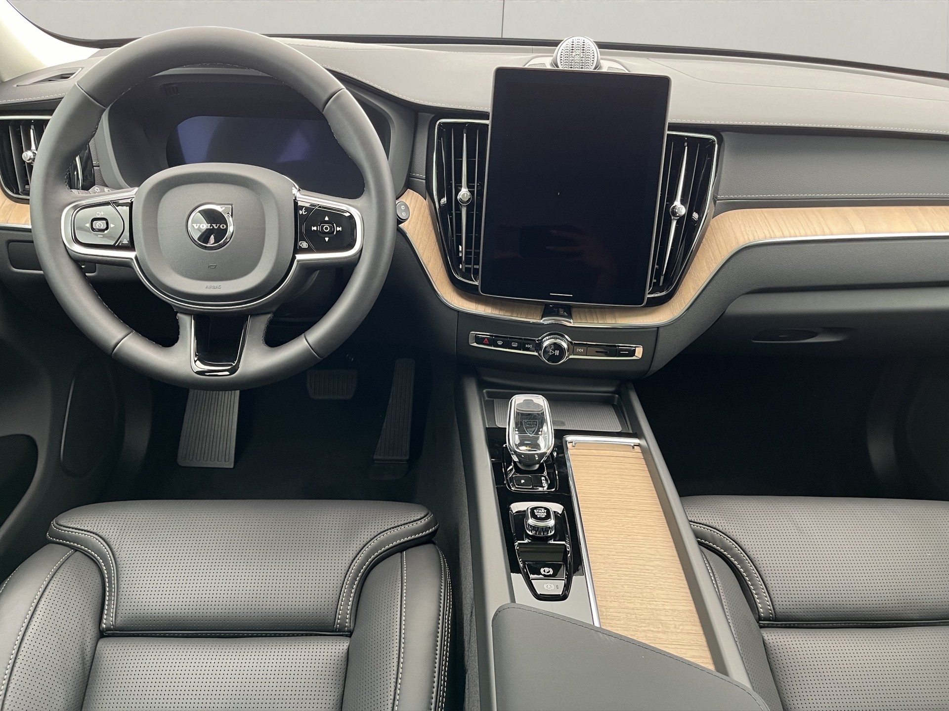 VOLVO XC60 2.0 T8 TE Ultra Dark eAWD-image-9