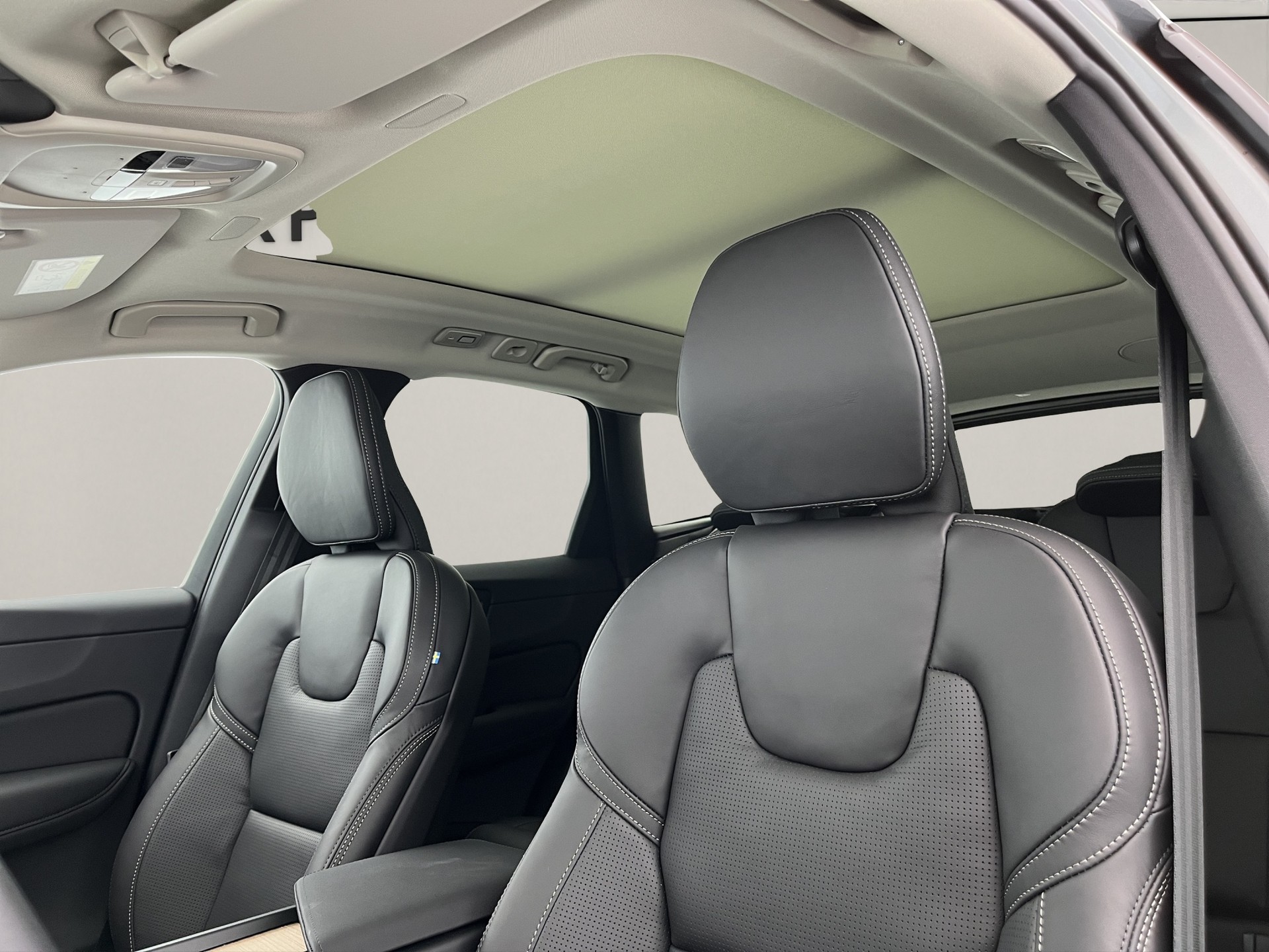 VOLVO XC60 2.0 T8 TE Ultra Dark eAWD-image-17