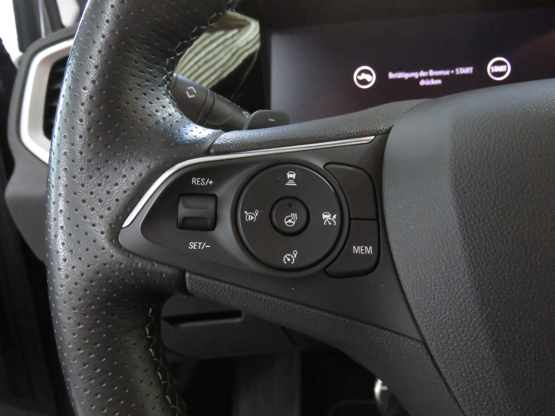 OPEL Grandland 1.6 Hybrid 4x4 GSe Automat-image-24