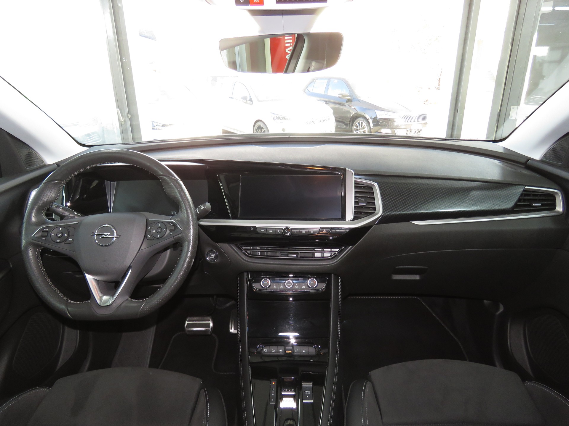 OPEL Grandland 1.6 Hybrid 4x4 GSe Automat-image-13