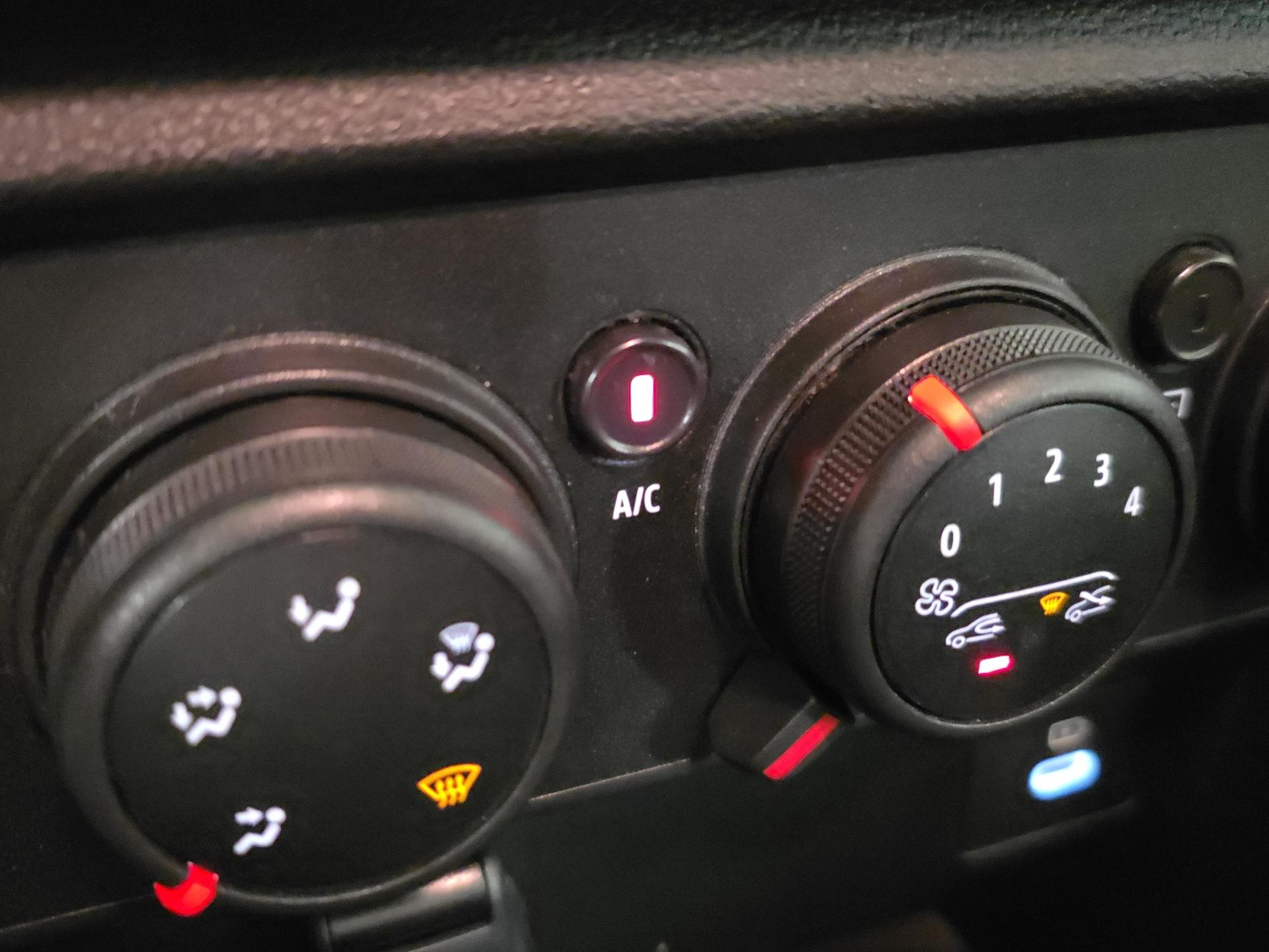 DACIA Sandero TCe 90 Expression-image-24