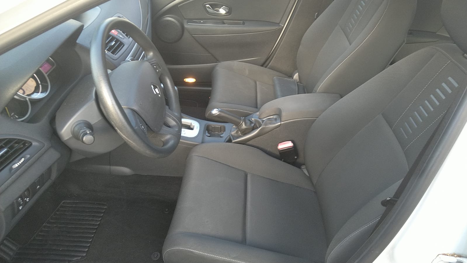 RENAULT Mégane Grandtour 1.5 dCi Dynamique EDC-image-4