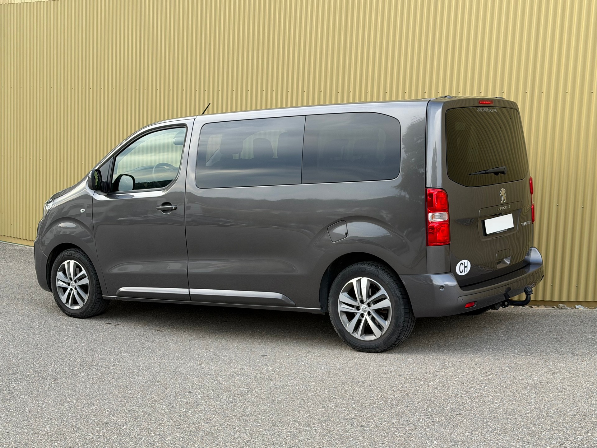 PEUGEOT Traveller 2.0 BlueHDi Active Standard EAT-image-3