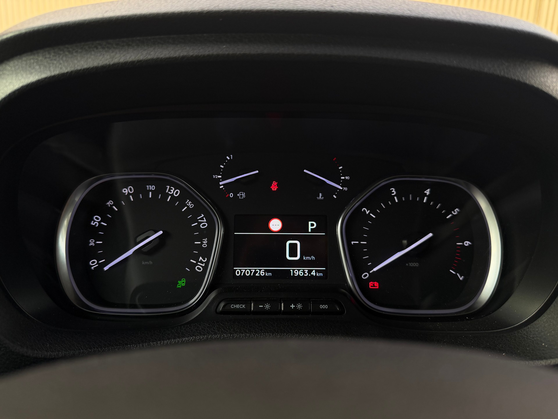 PEUGEOT Traveller 2.0 BlueHDi Active Standard EAT-image-8