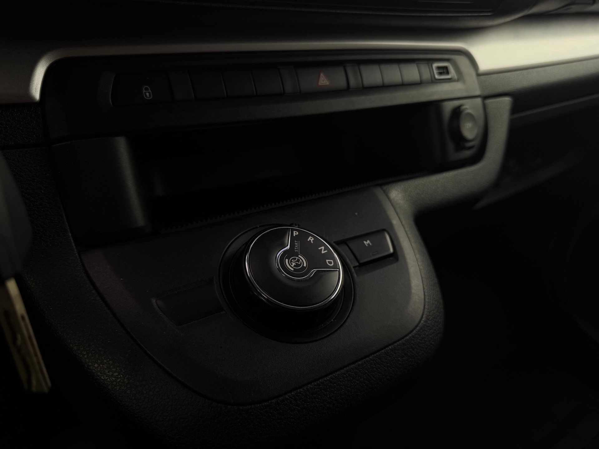 PEUGEOT Traveller 2.0 BlueHDi Active Standard EAT-image-11