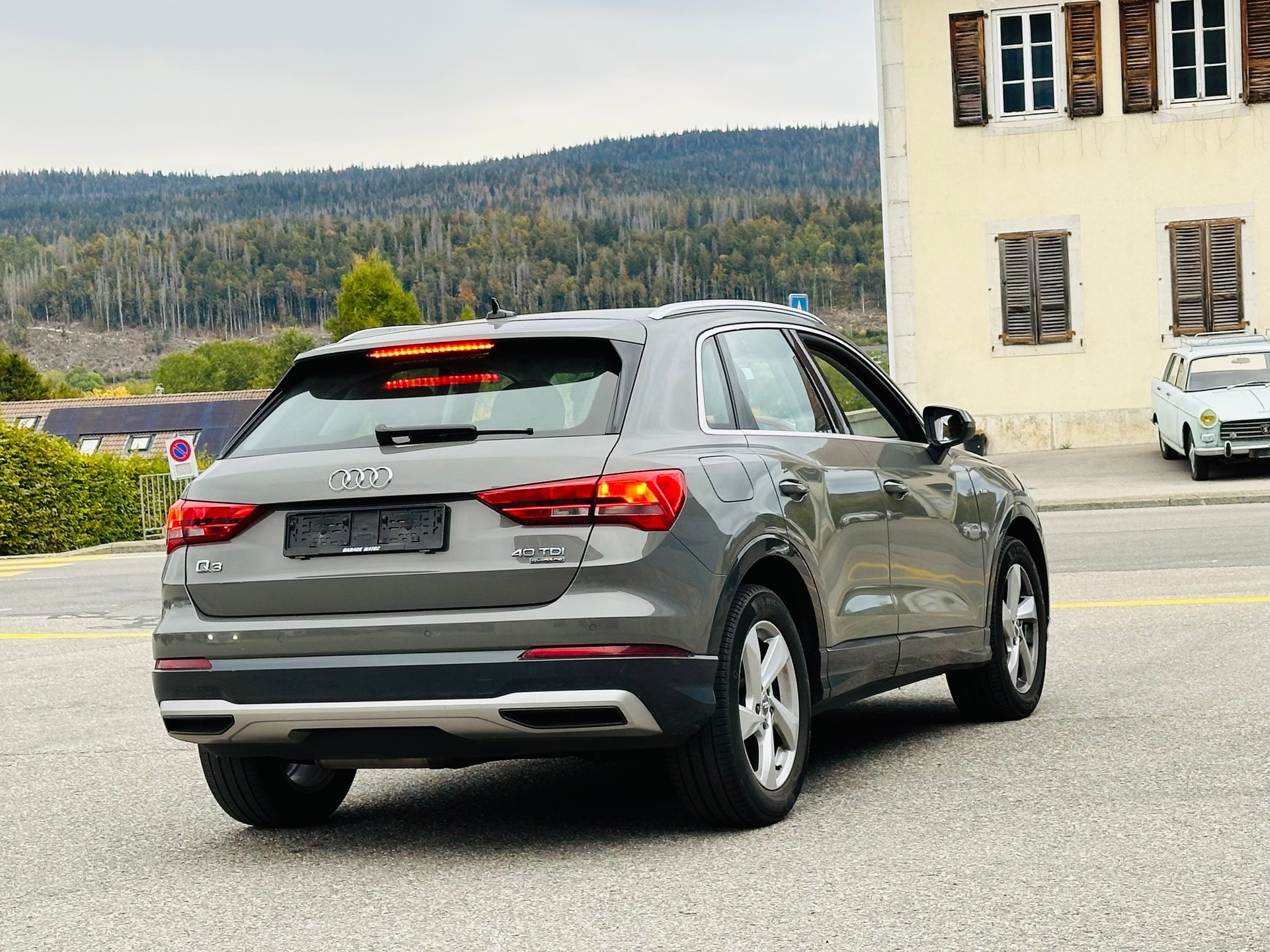 AUDI Q3 40 TDI advanced quattro S-tronic-image-8