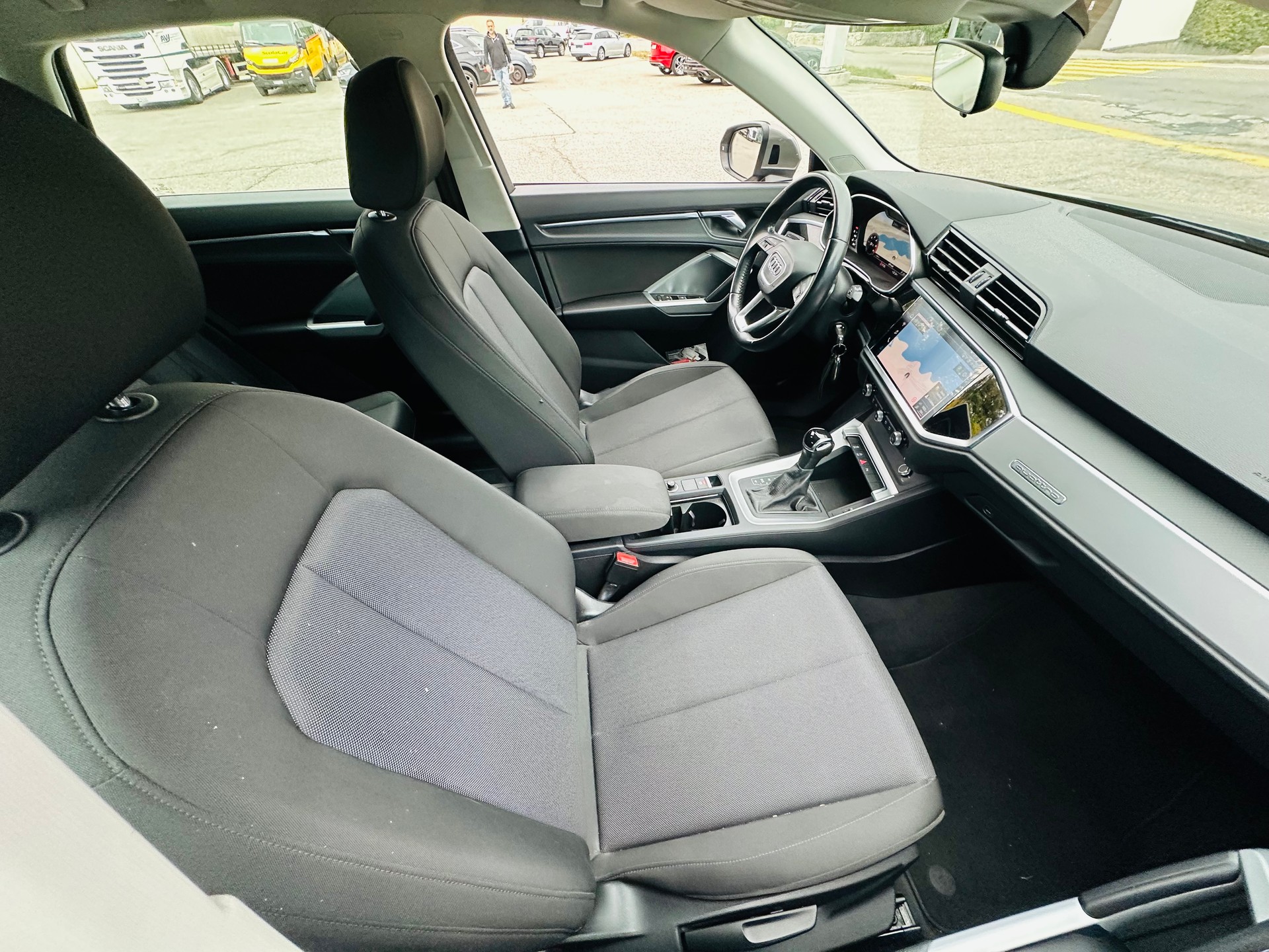 AUDI Q3 40 TDI advanced quattro S-tronic-image-9