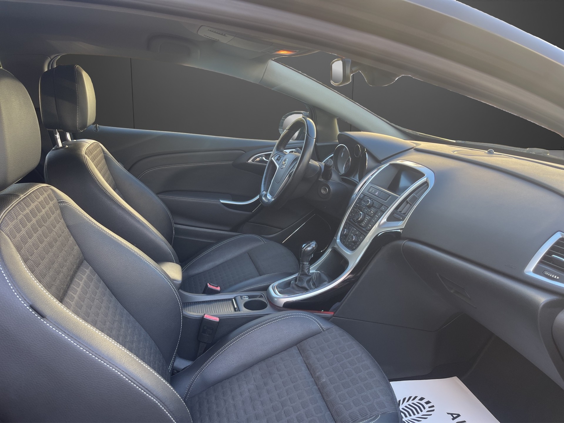 OPEL Astra GTC 1.6i 16V Sport-image-12