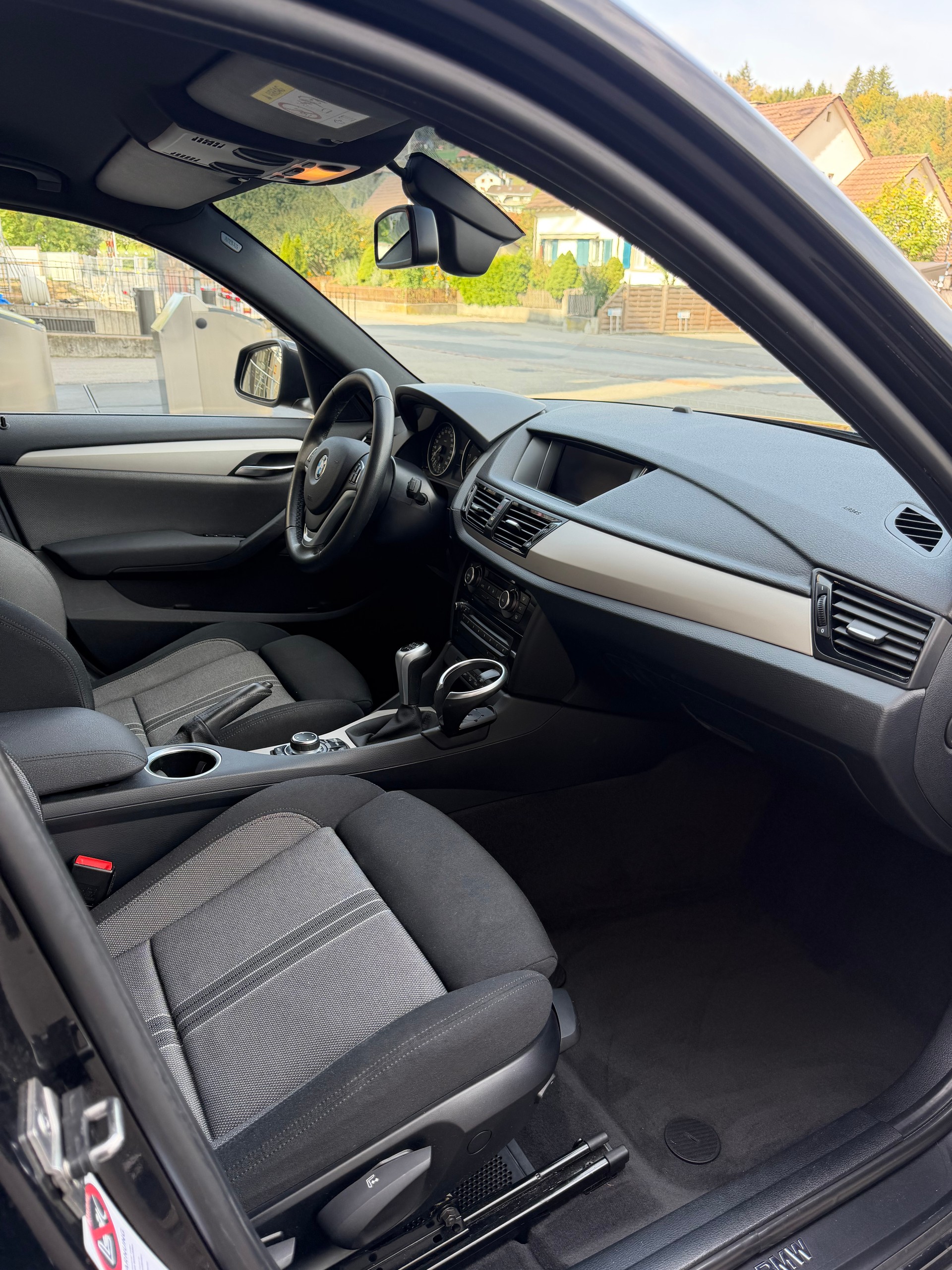 BMW X1 xDrive 18d-image-10