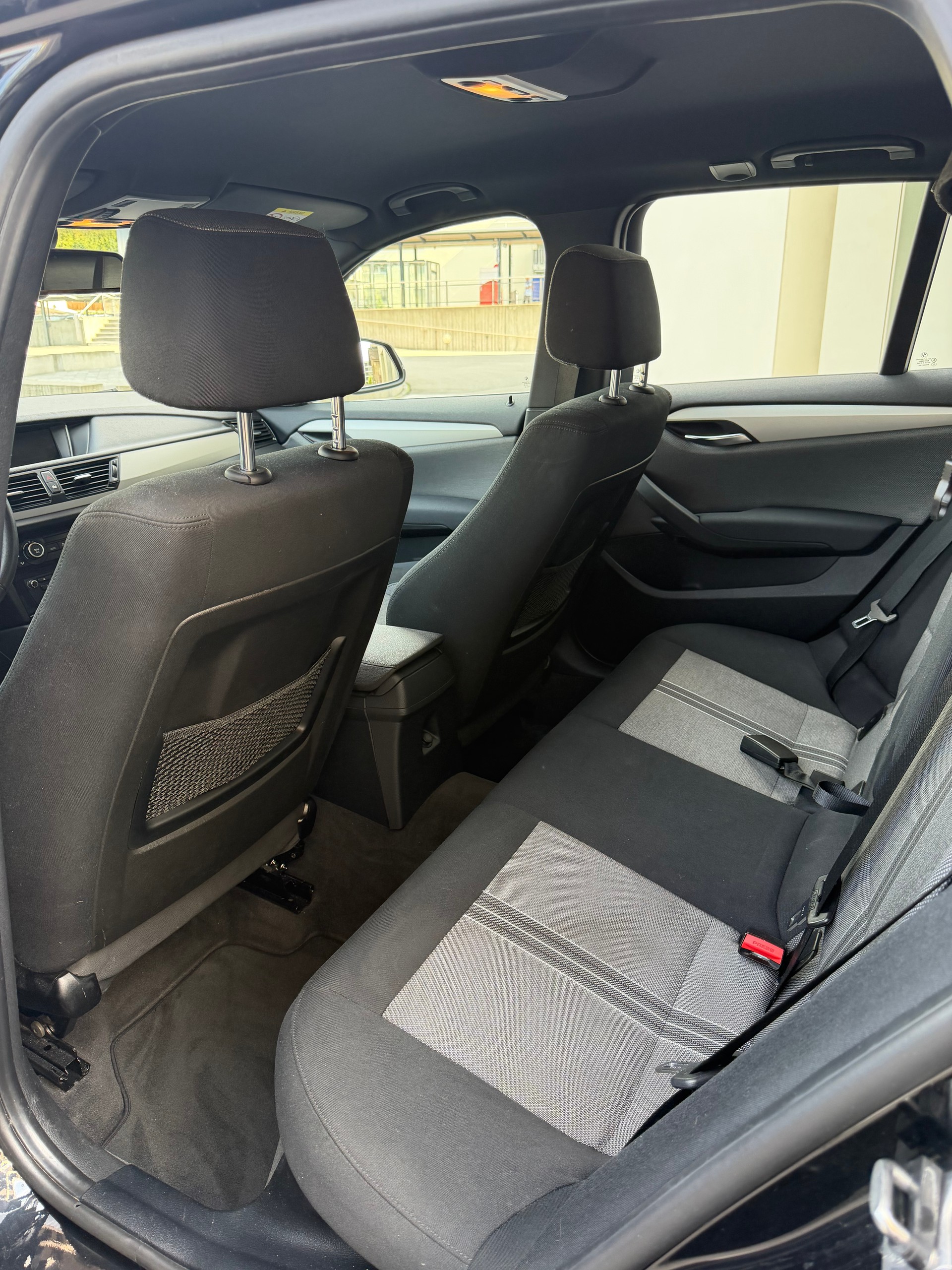 BMW X1 xDrive 18d-image-9