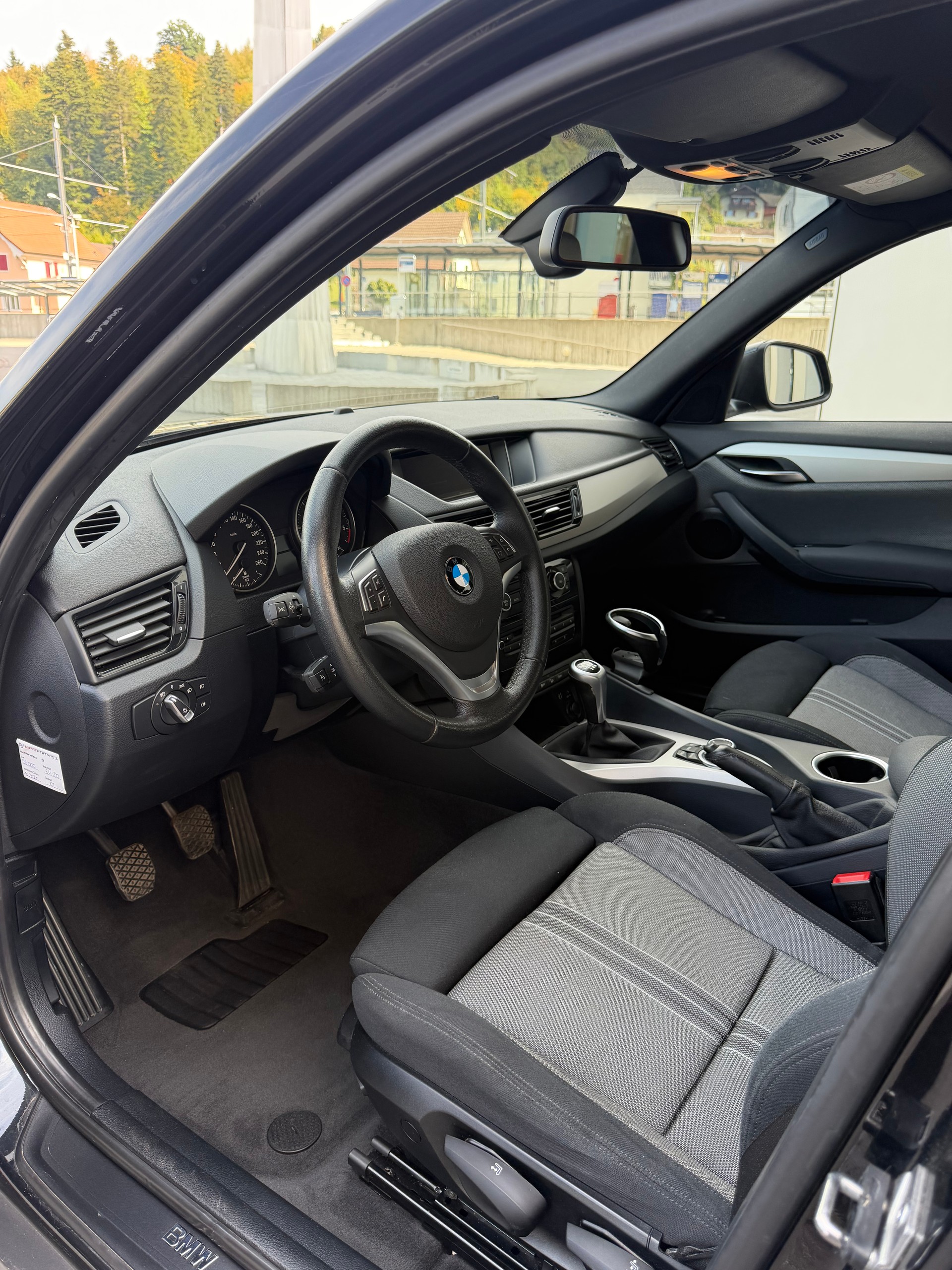 BMW X1 xDrive 18d-image-8