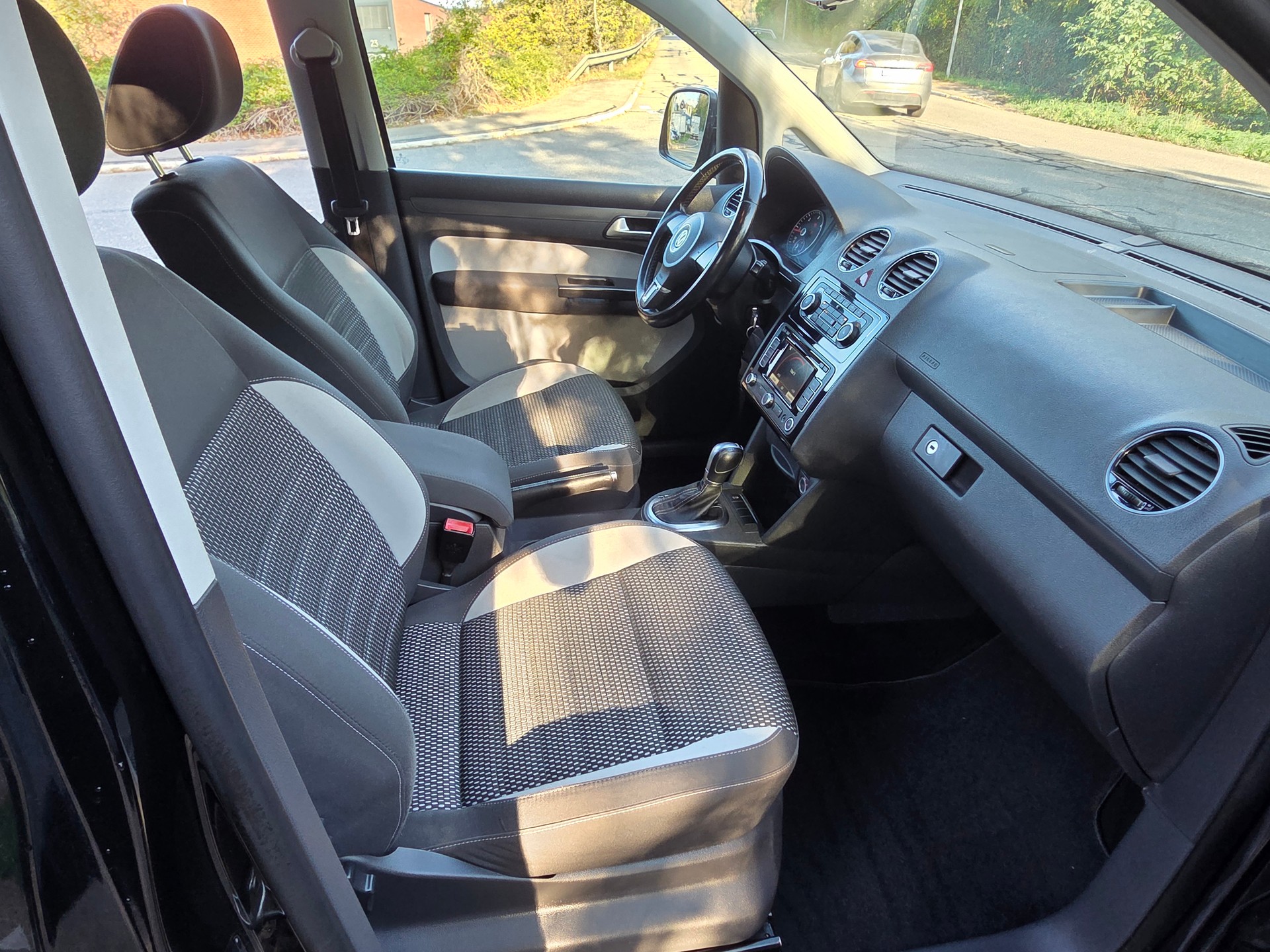 VW CaddyCross Tramp 2.0TD 4Motion DSG-image-12