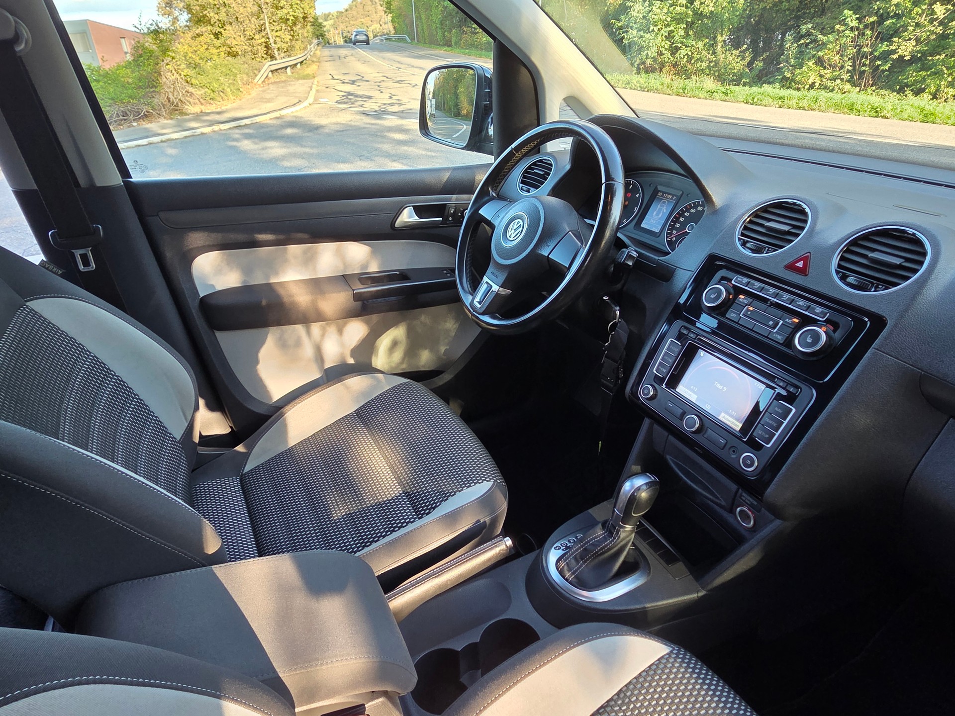 VW CaddyCross Tramp 2.0TD 4Motion DSG-image-11