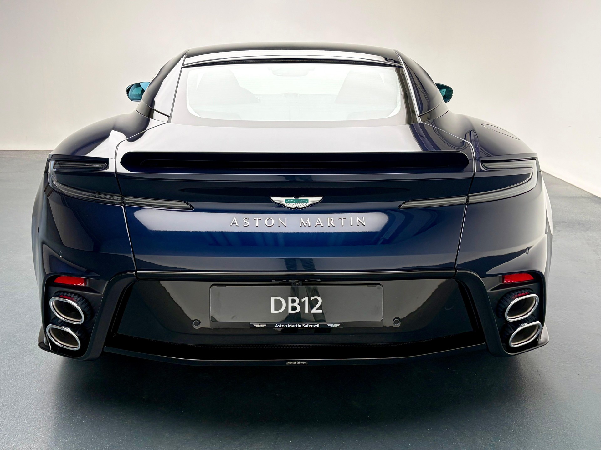 ASTON MARTIN DB12 Coupé 4.0 S V8 Bi-Turbo-image-22