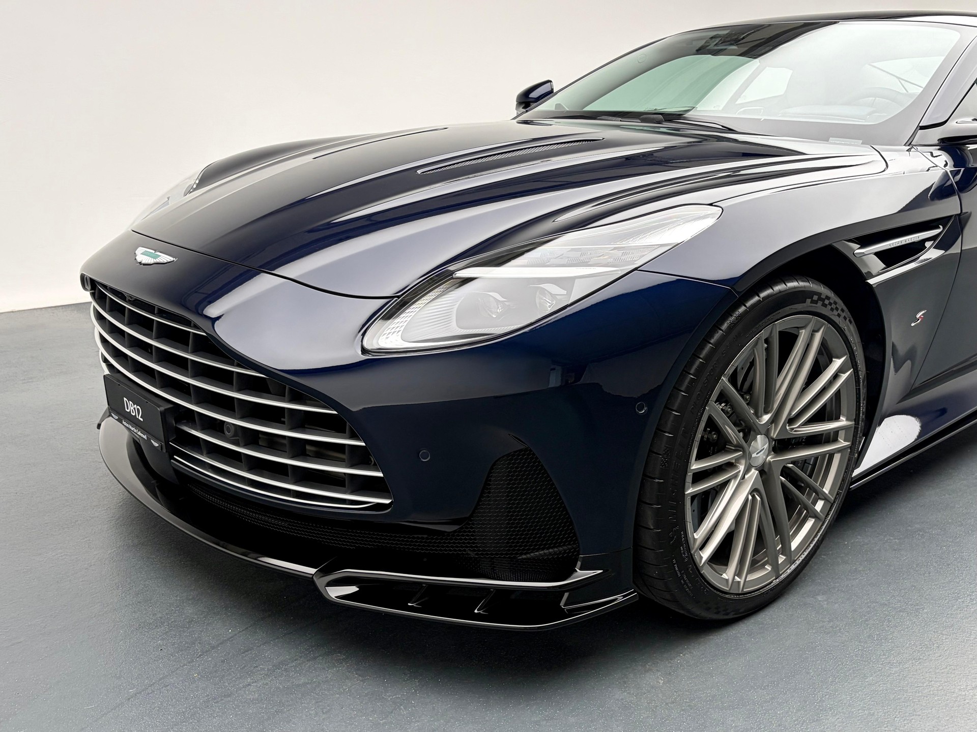ASTON MARTIN DB12 Coupé 4.0 S V8 Bi-Turbo-image-18