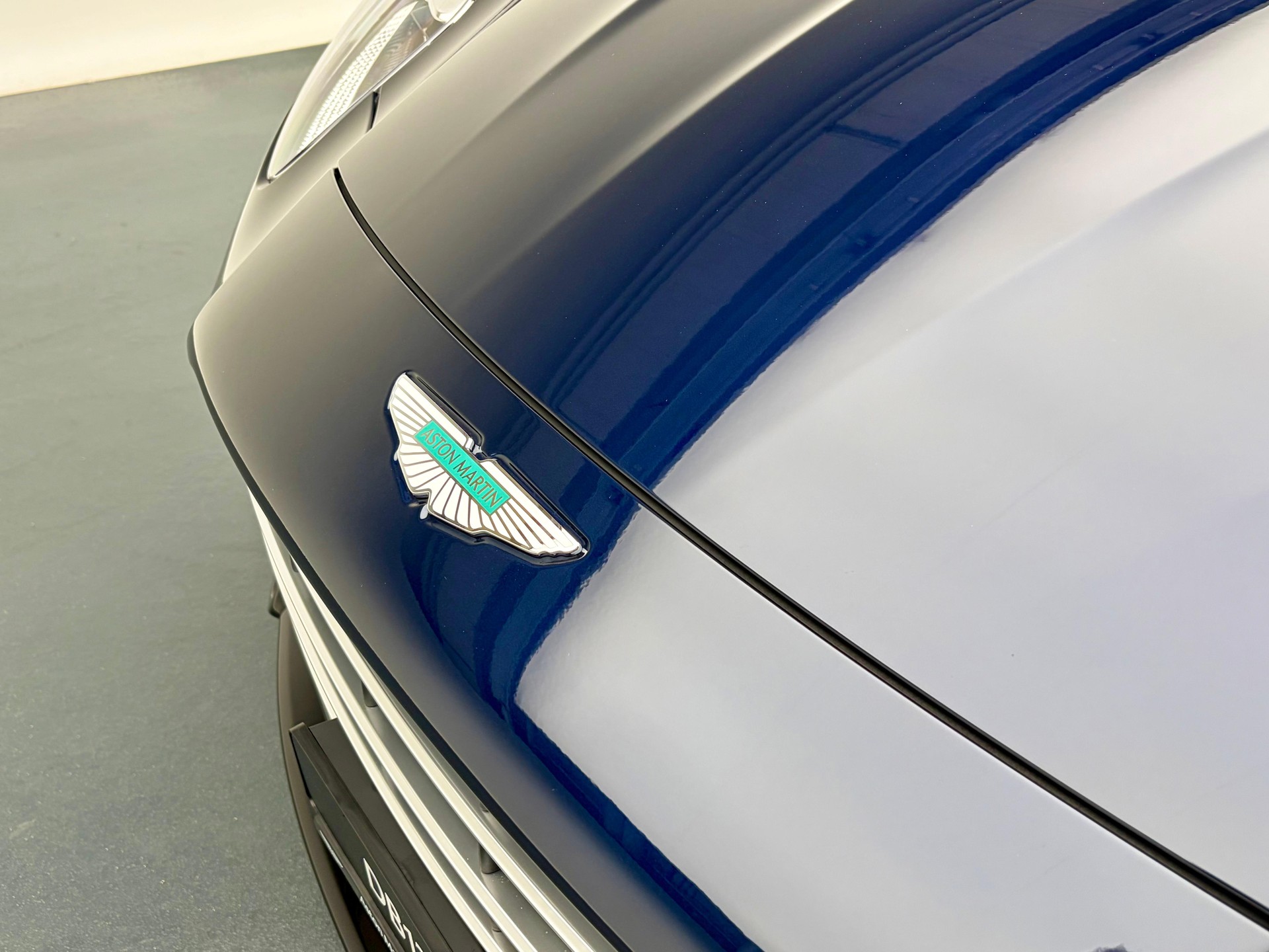 ASTON MARTIN DB12 Coupé 4.0 S V8 Bi-Turbo-image-19