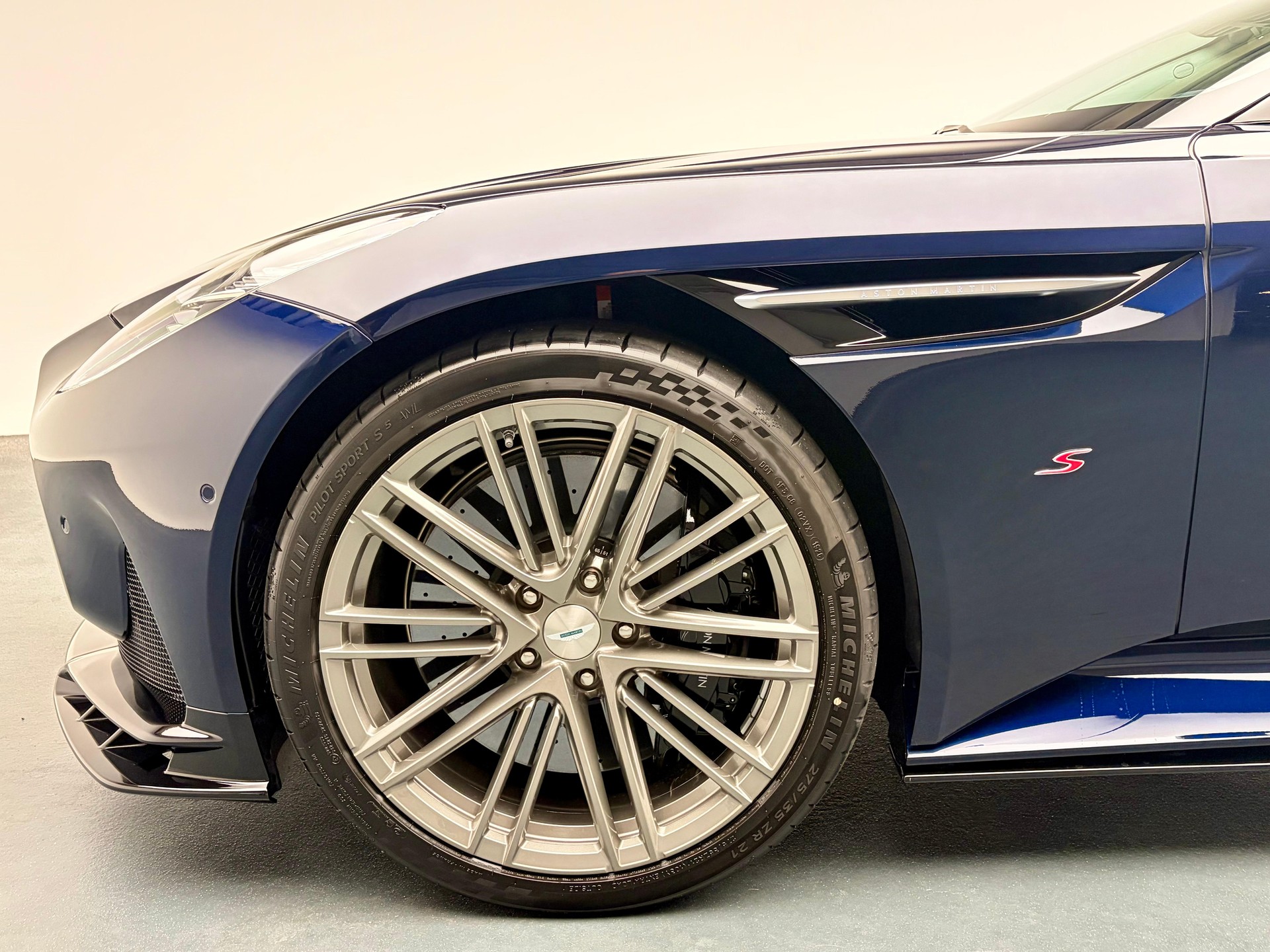 ASTON MARTIN DB12 Coupé 4.0 S V8 Bi-Turbo-image-16