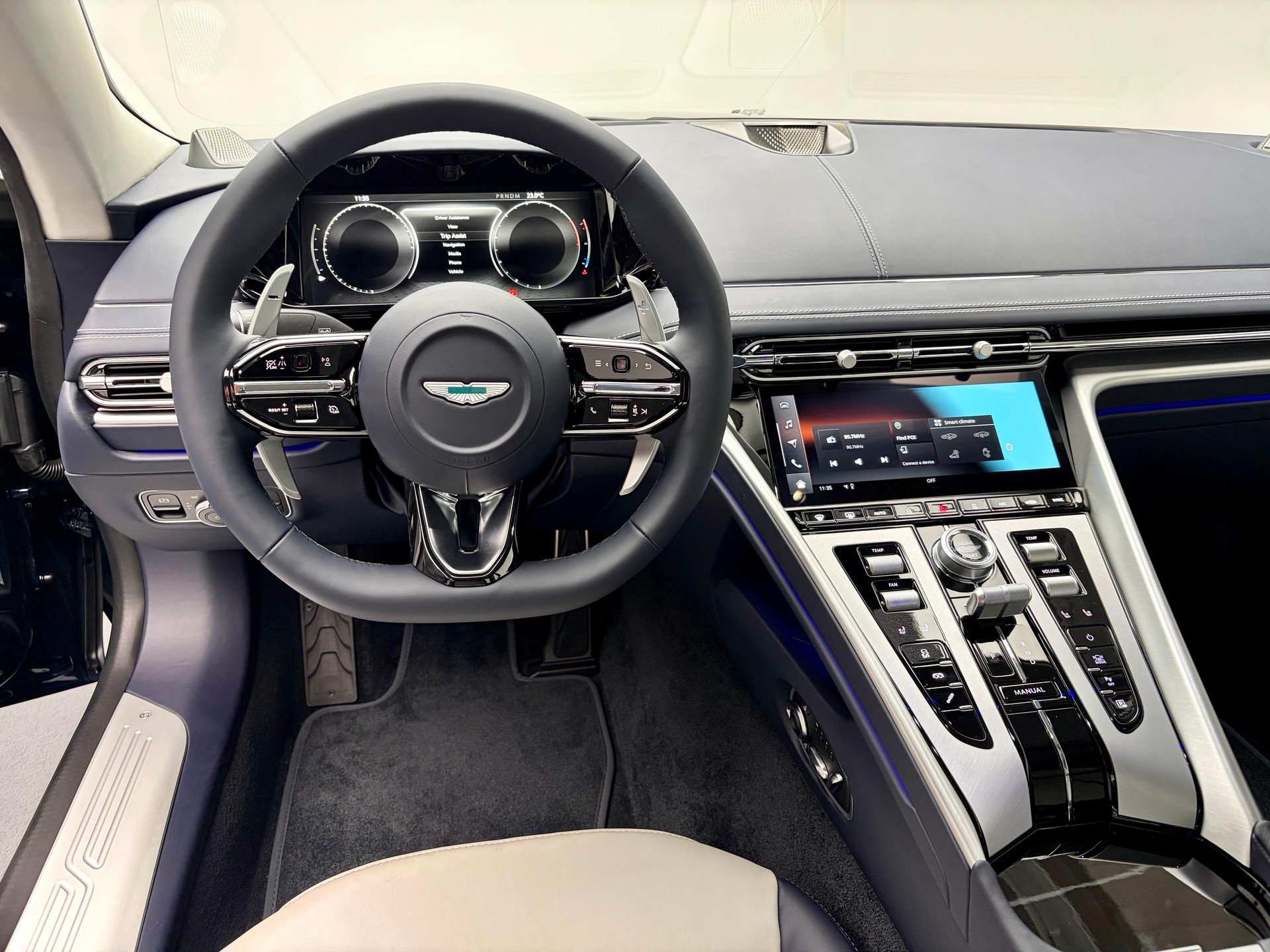 ASTON MARTIN DB12 Coupé 4.0 S V8 Bi-Turbo-image-5