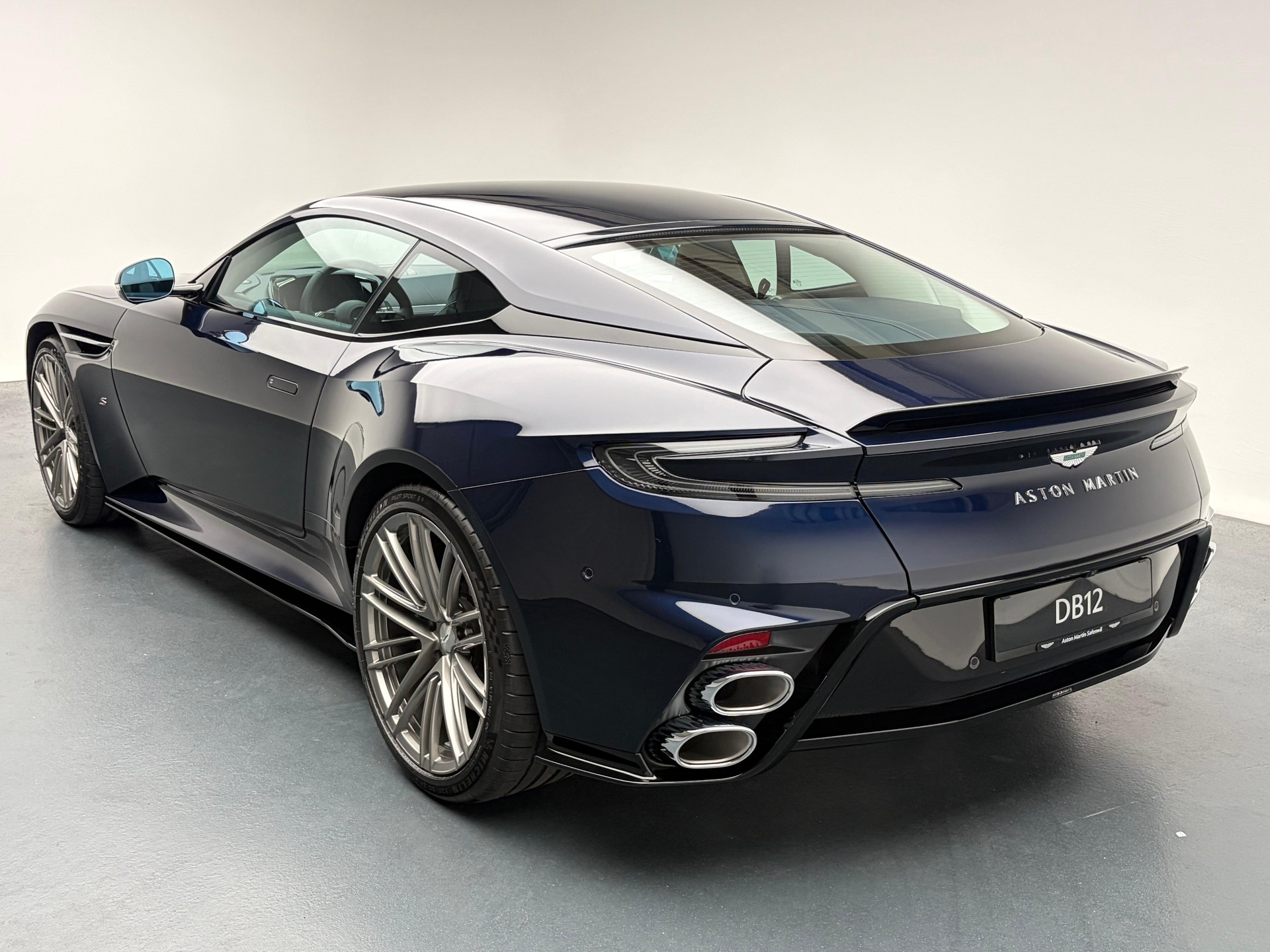 ASTON MARTIN DB12 Coupé 4.0 S V8 Bi-Turbo-image-2