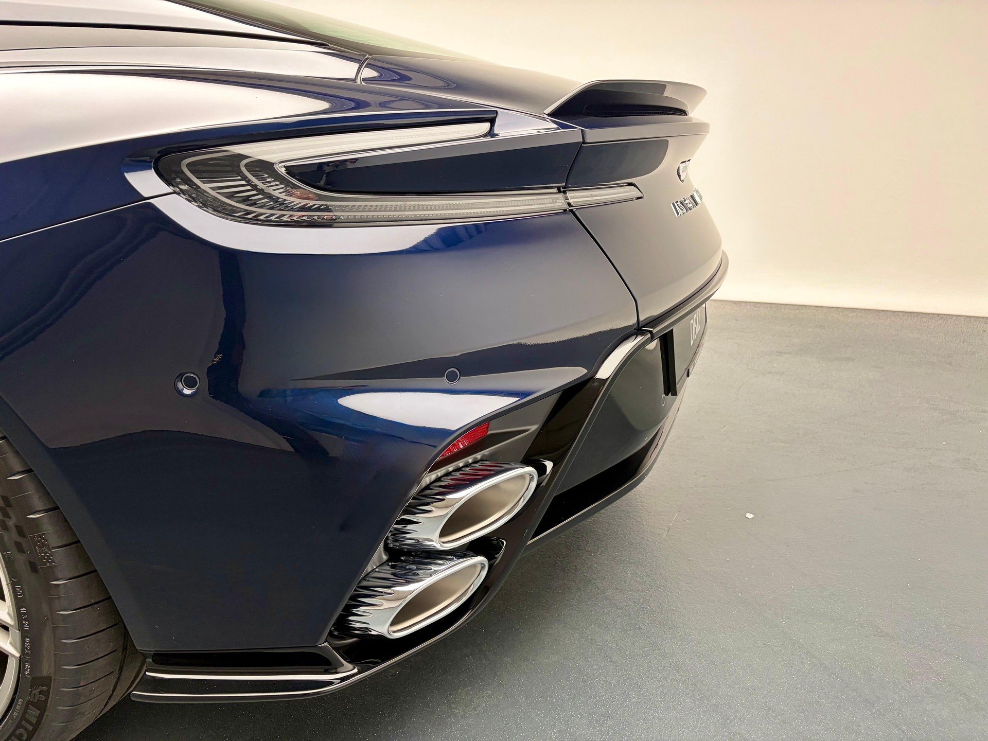 ASTON MARTIN DB12 Coupé 4.0 S V8 Bi-Turbo-image-24