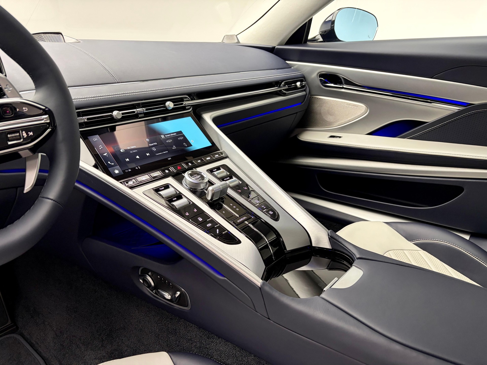 ASTON MARTIN DB12 Coupé 4.0 S V8 Bi-Turbo-image-10
