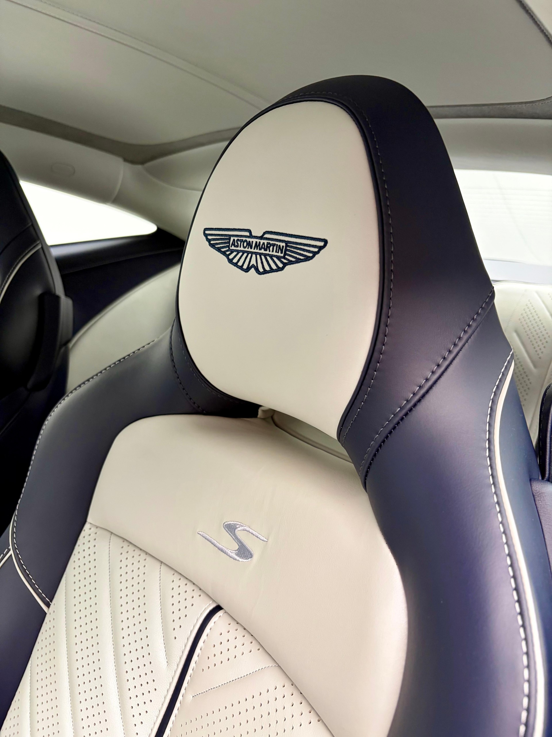 ASTON MARTIN DB12 Coupé 4.0 S V8 Bi-Turbo-image-7