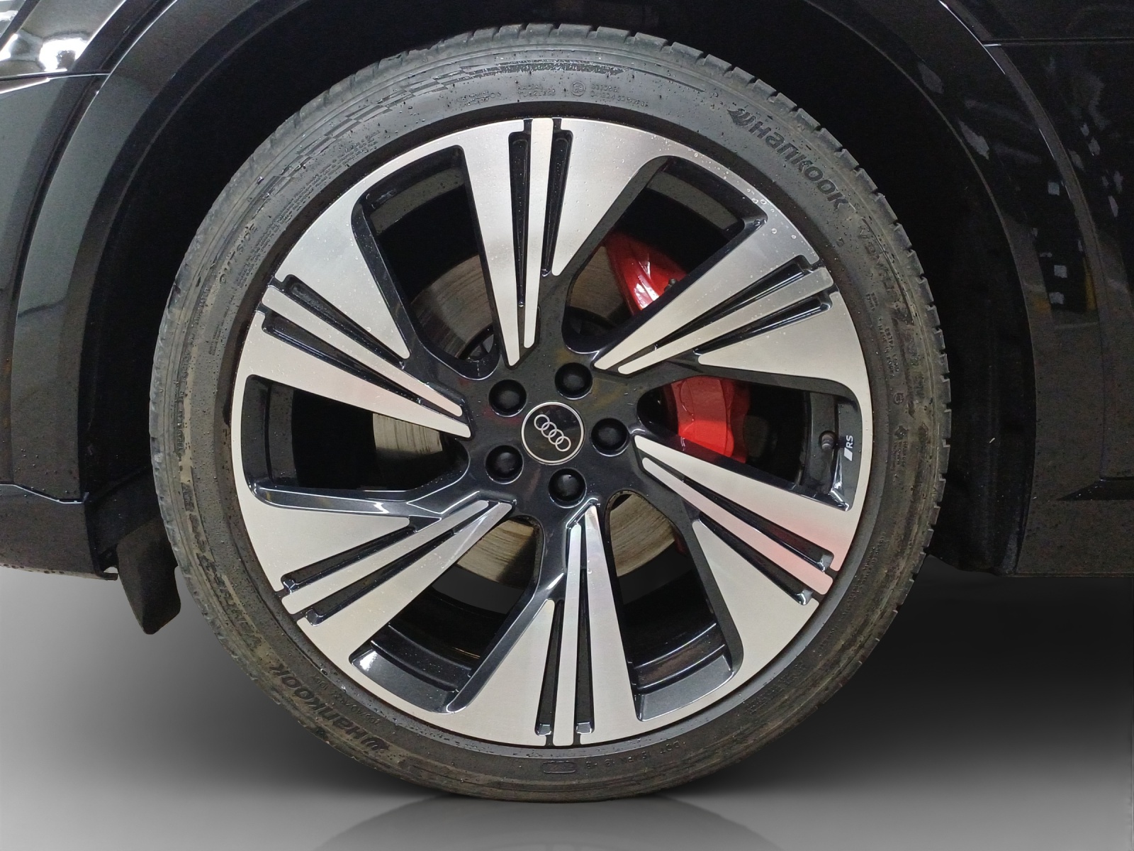 AUDI Q8 55 e-tron S line quattro-image-15