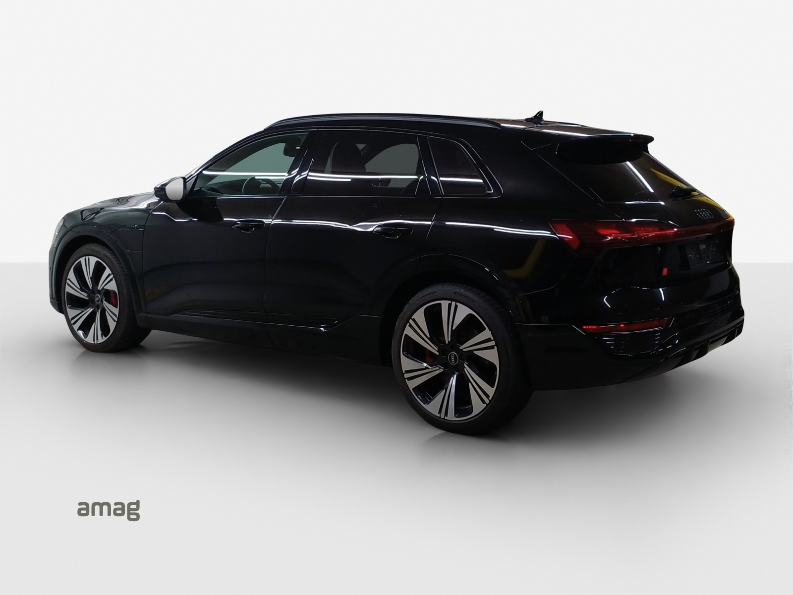 AUDI Q8 55 e-tron S line quattro-image-2