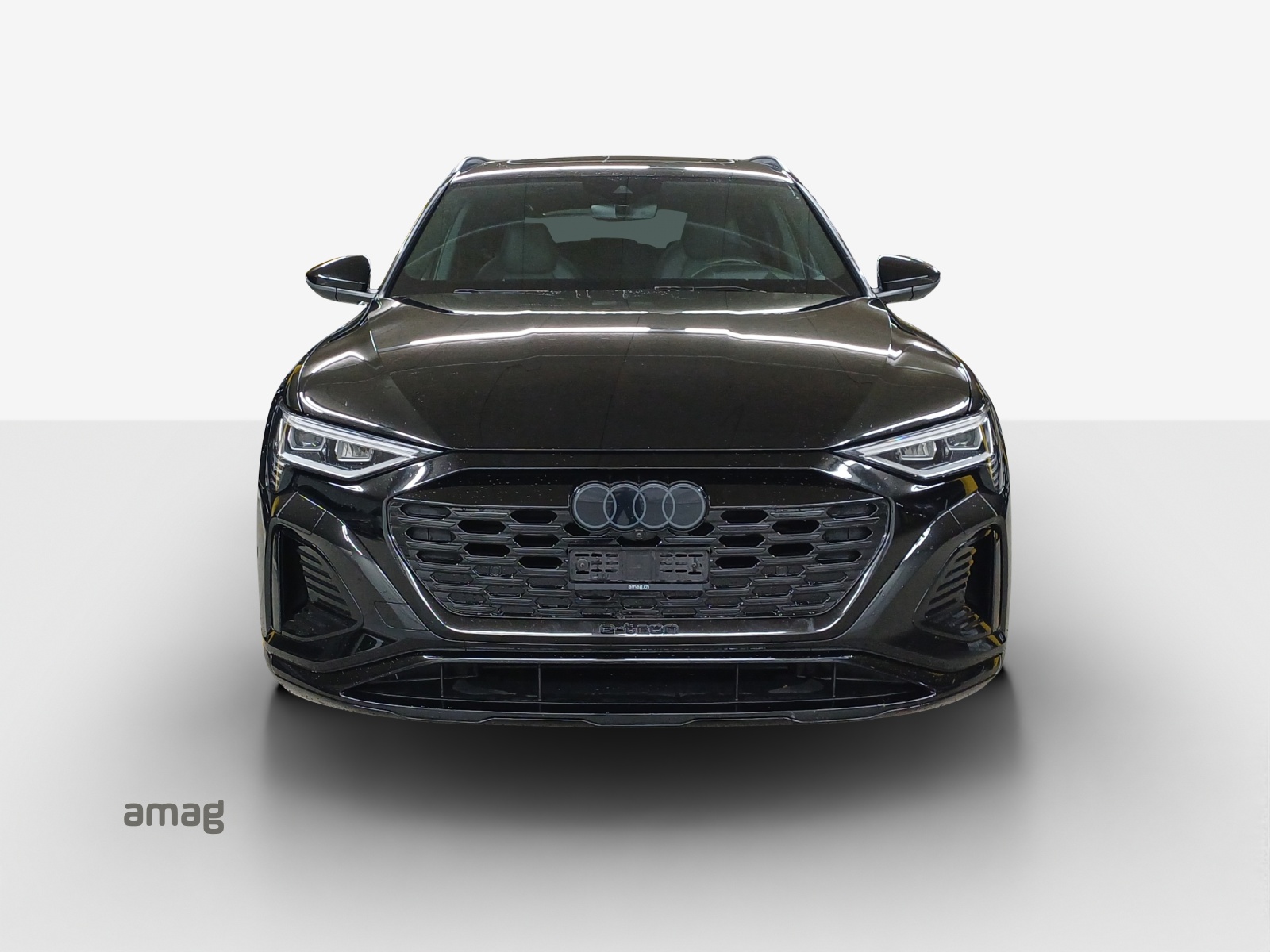 AUDI Q8 55 e-tron S line quattro-image-6