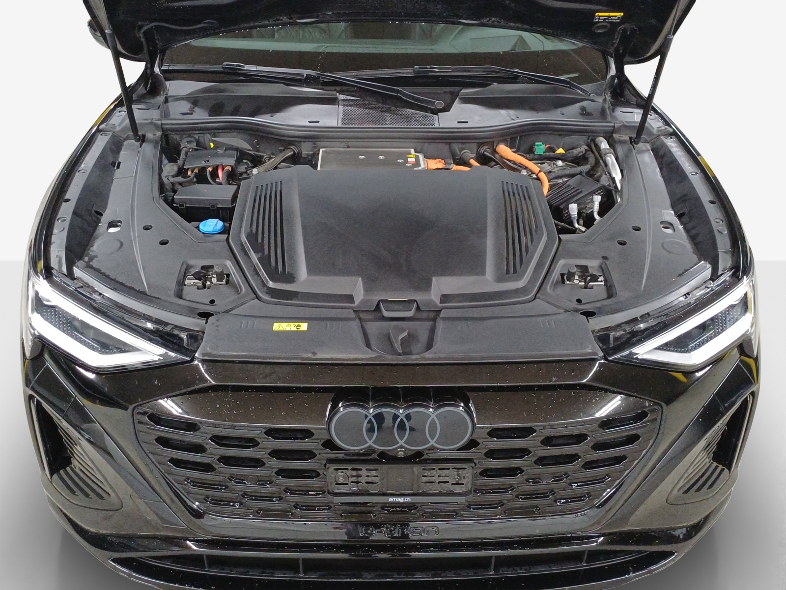 AUDI Q8 55 e-tron S line quattro-image-14