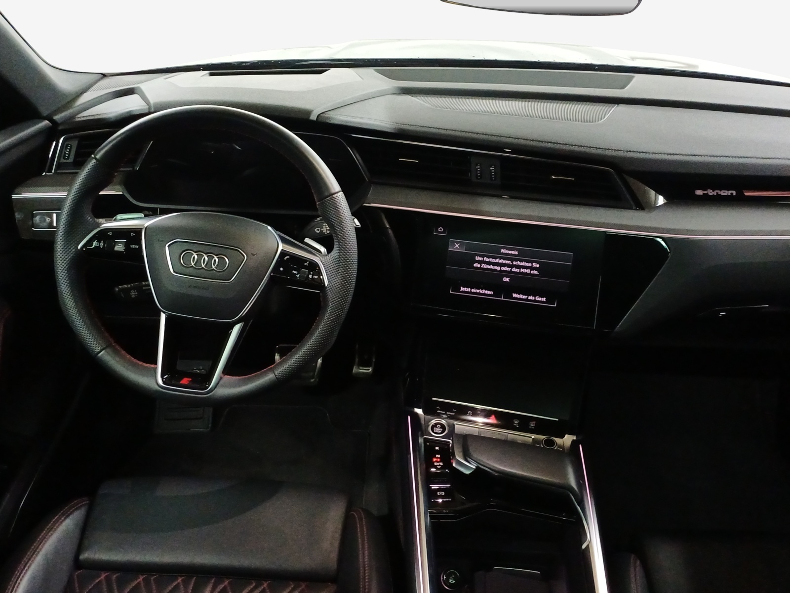 AUDI Q8 55 e-tron S line quattro-image-8