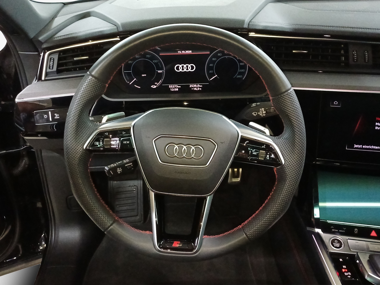 AUDI Q8 55 e-tron S line quattro-image-9