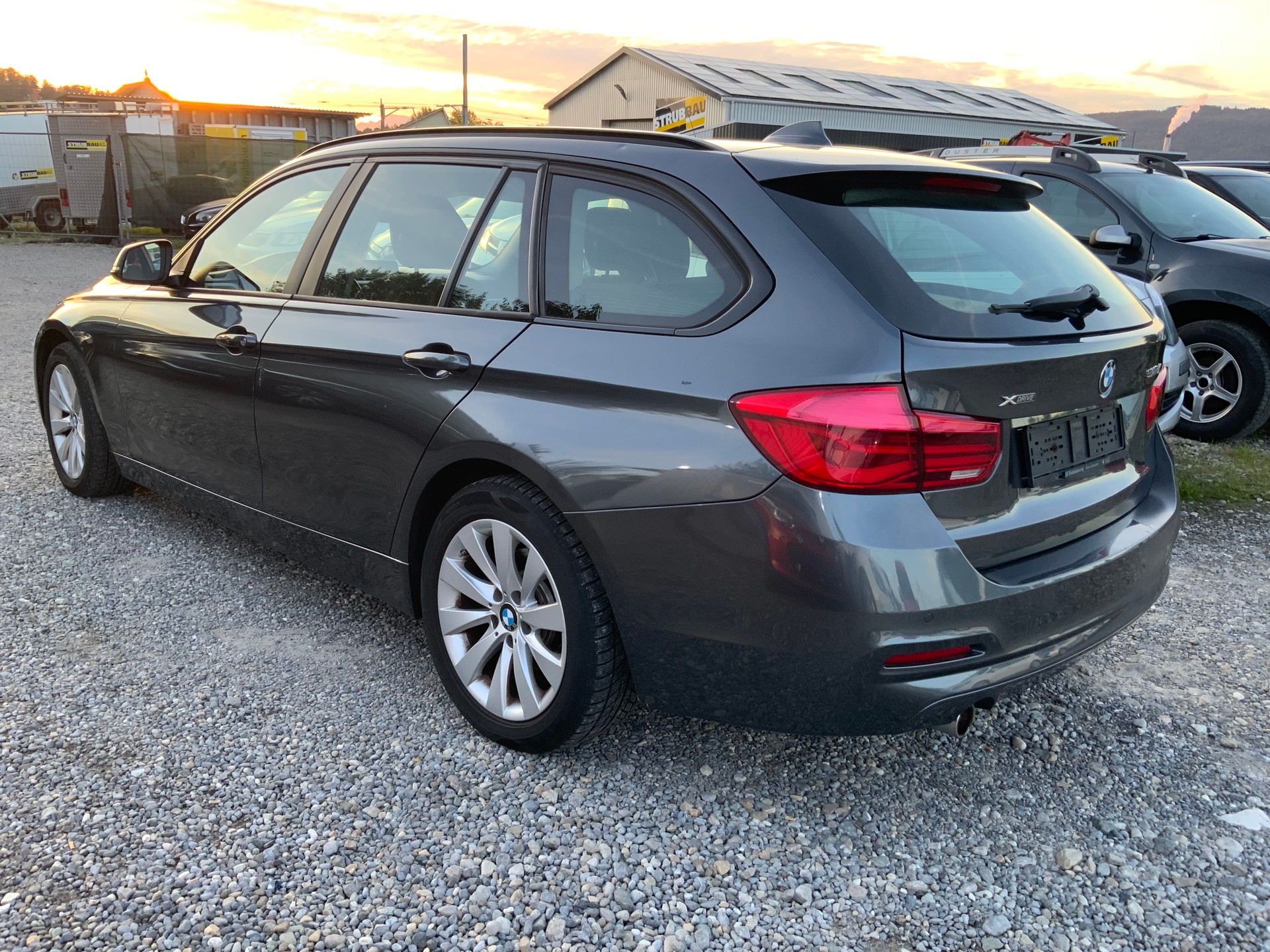 BMW 318d xDrive Touring Sport Line-image-4