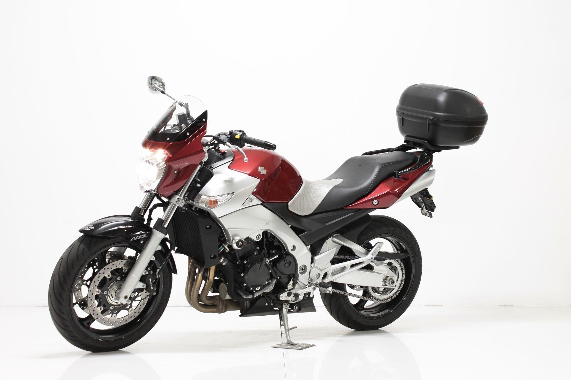 SUZUKI GSR 600 A-showroom-element-1