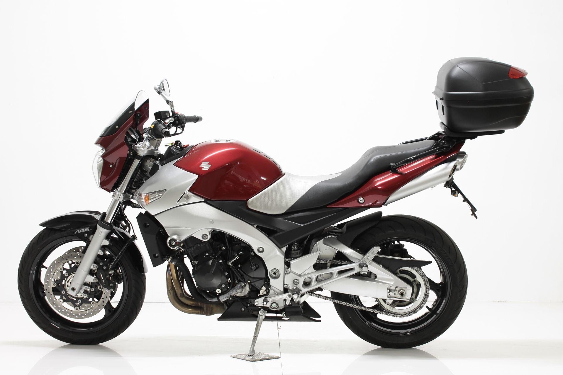 SUZUKI GSR 600 A-showroom-element-2