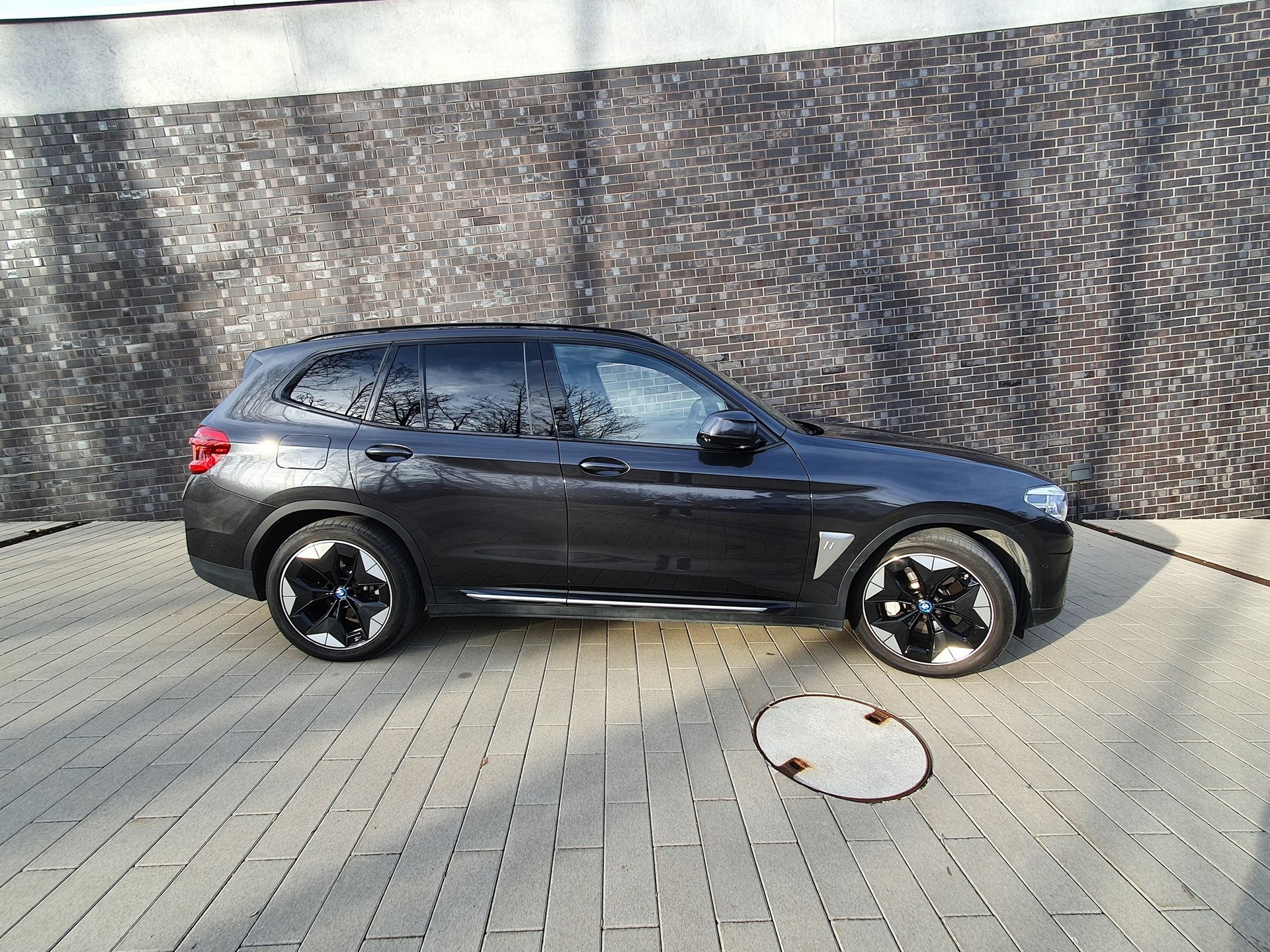 BMW iX3 Impressive-image-1