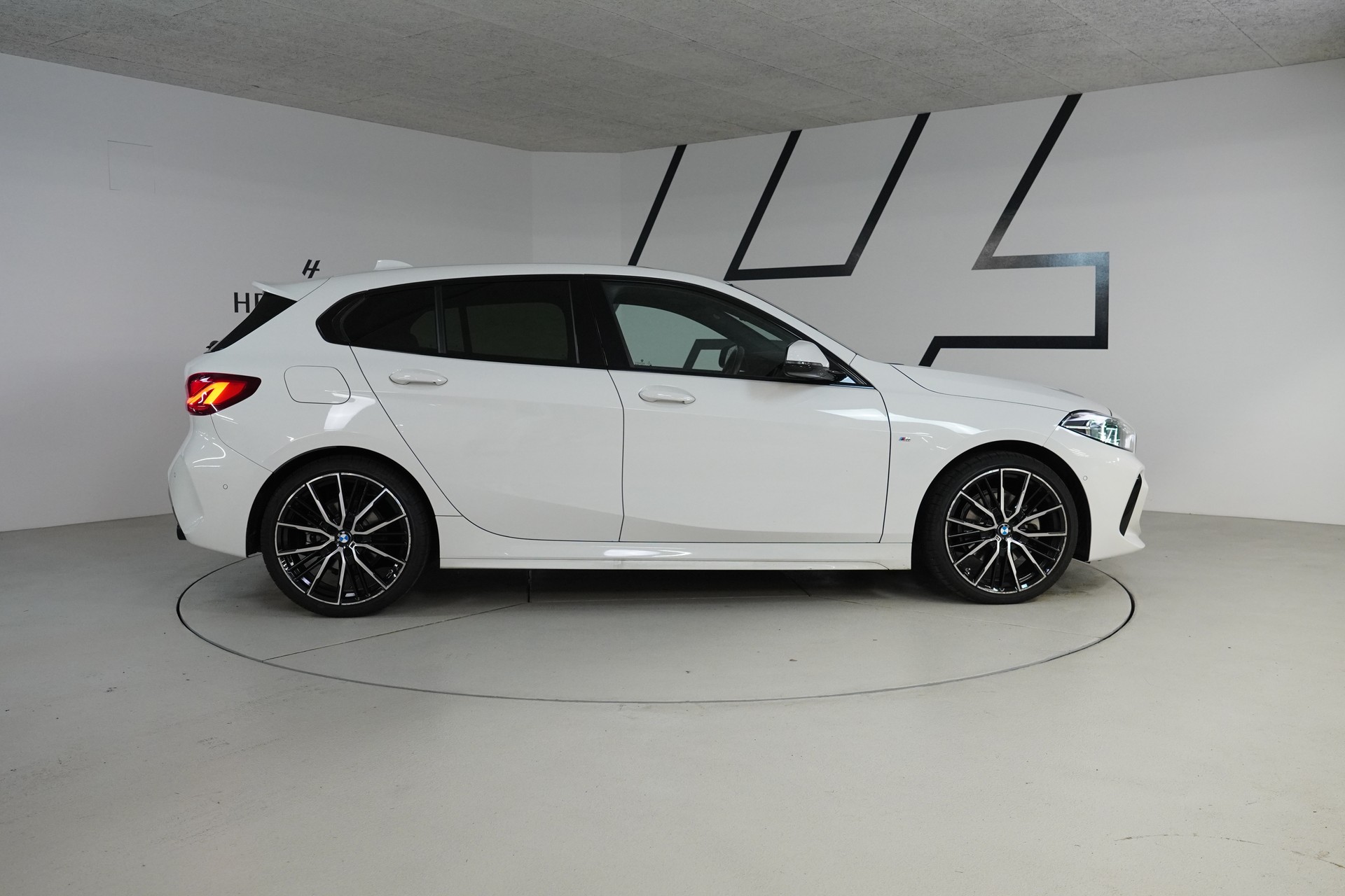 BMW 118d M Sport-image-7