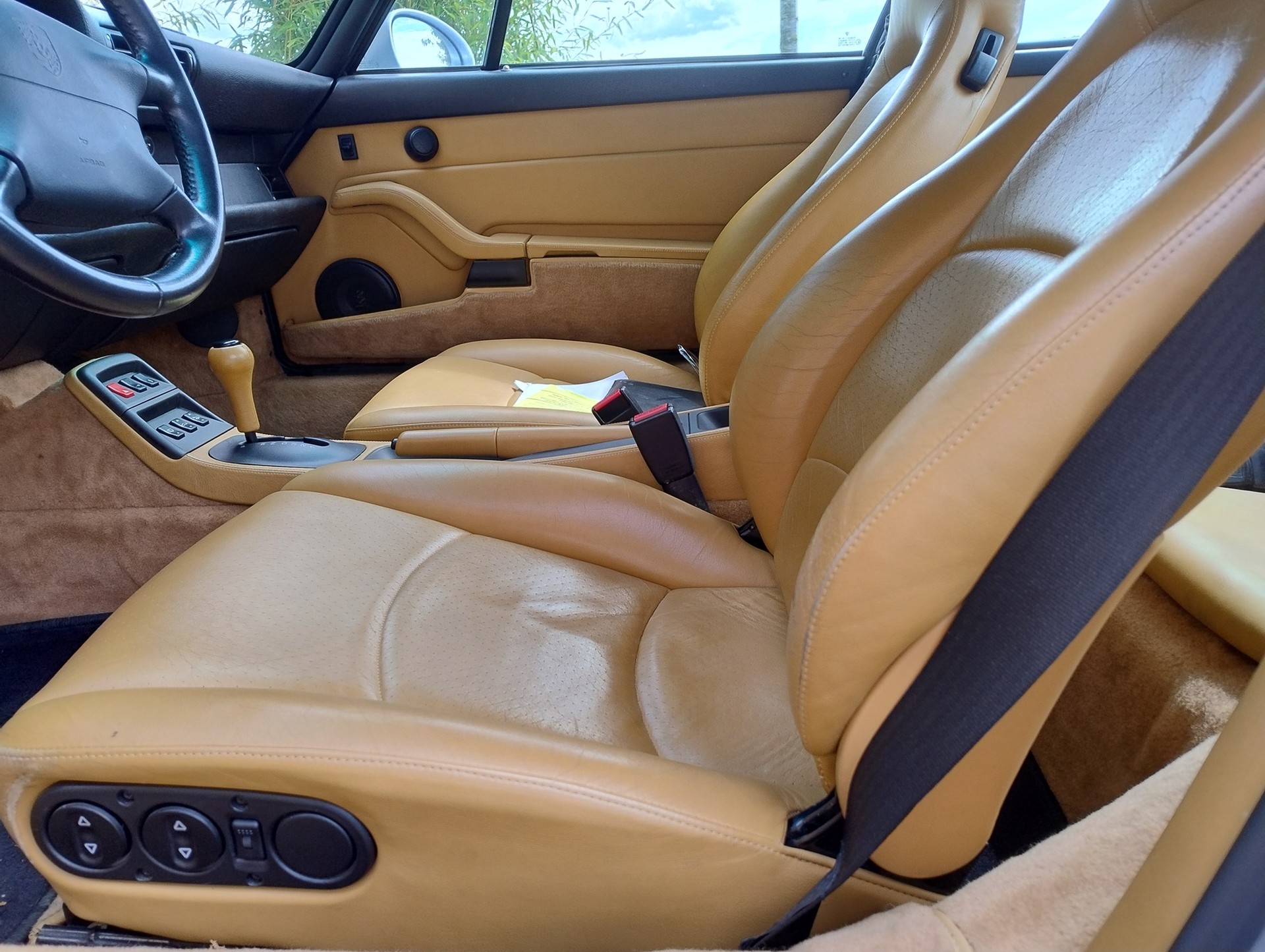 PORSCHE 911 993 Carrera-image-4