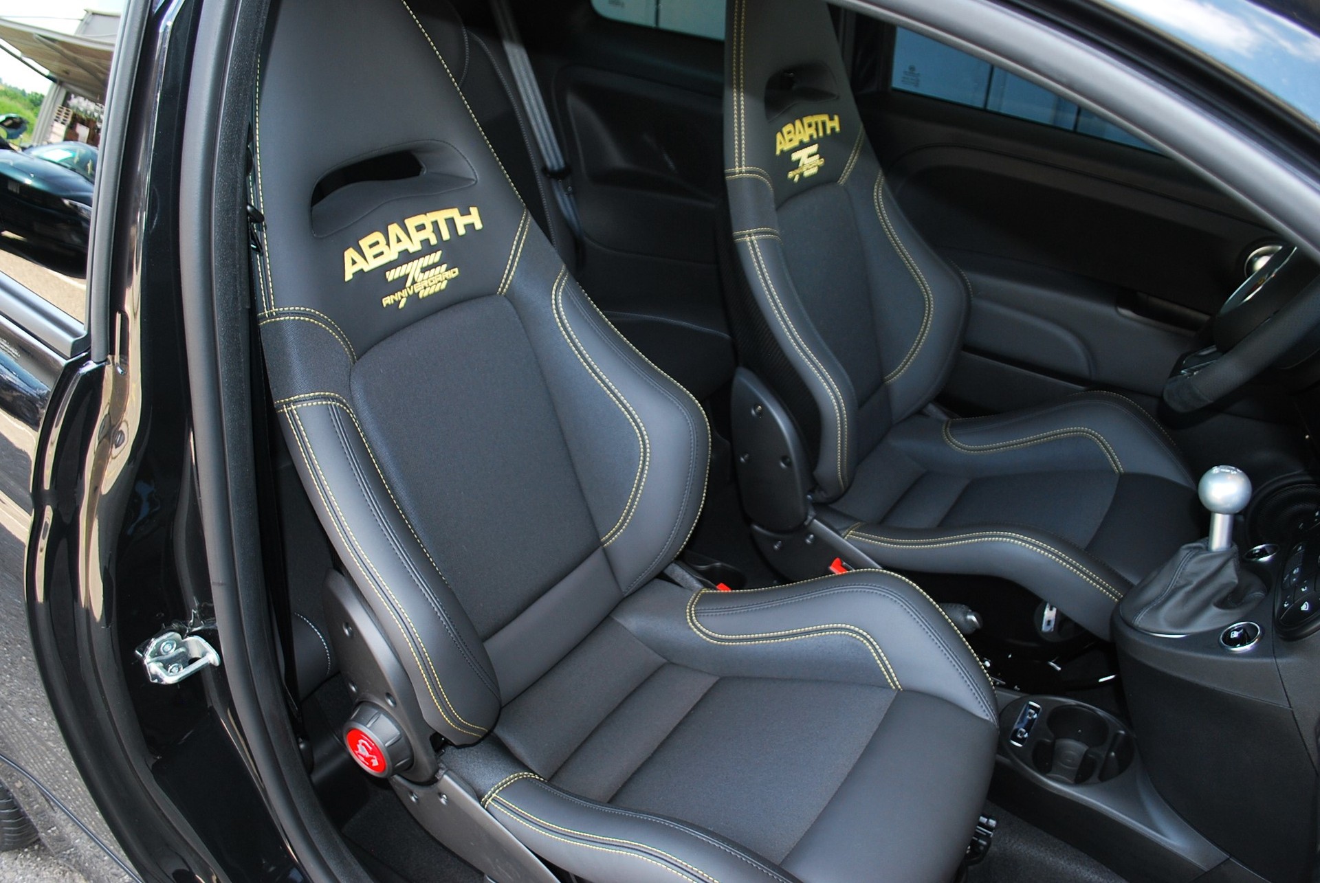 FIAT 695 1.4 16V Turbo Abarth Competizione-image-11