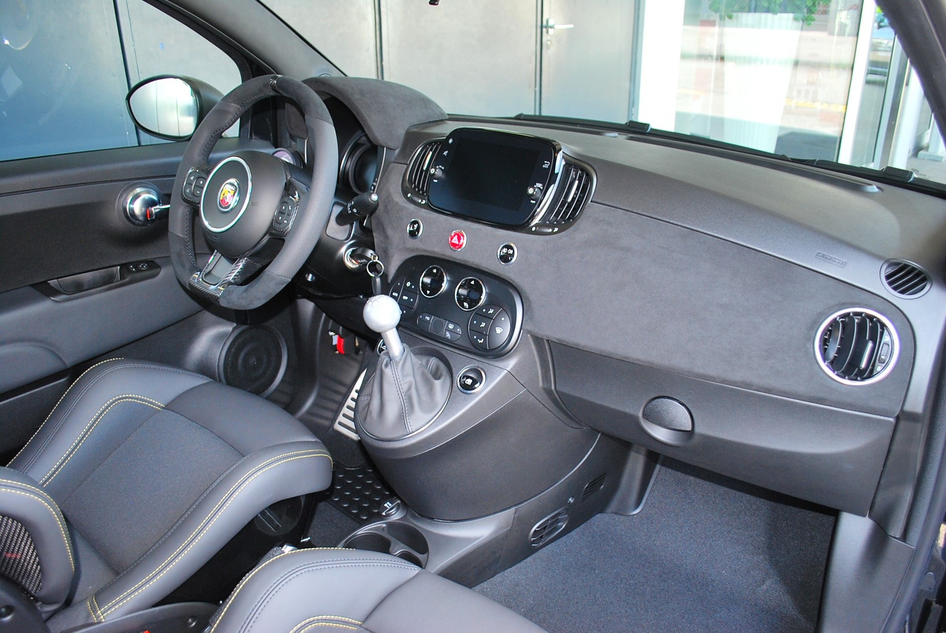 FIAT 695 1.4 16V Turbo Abarth Competizione-image-12