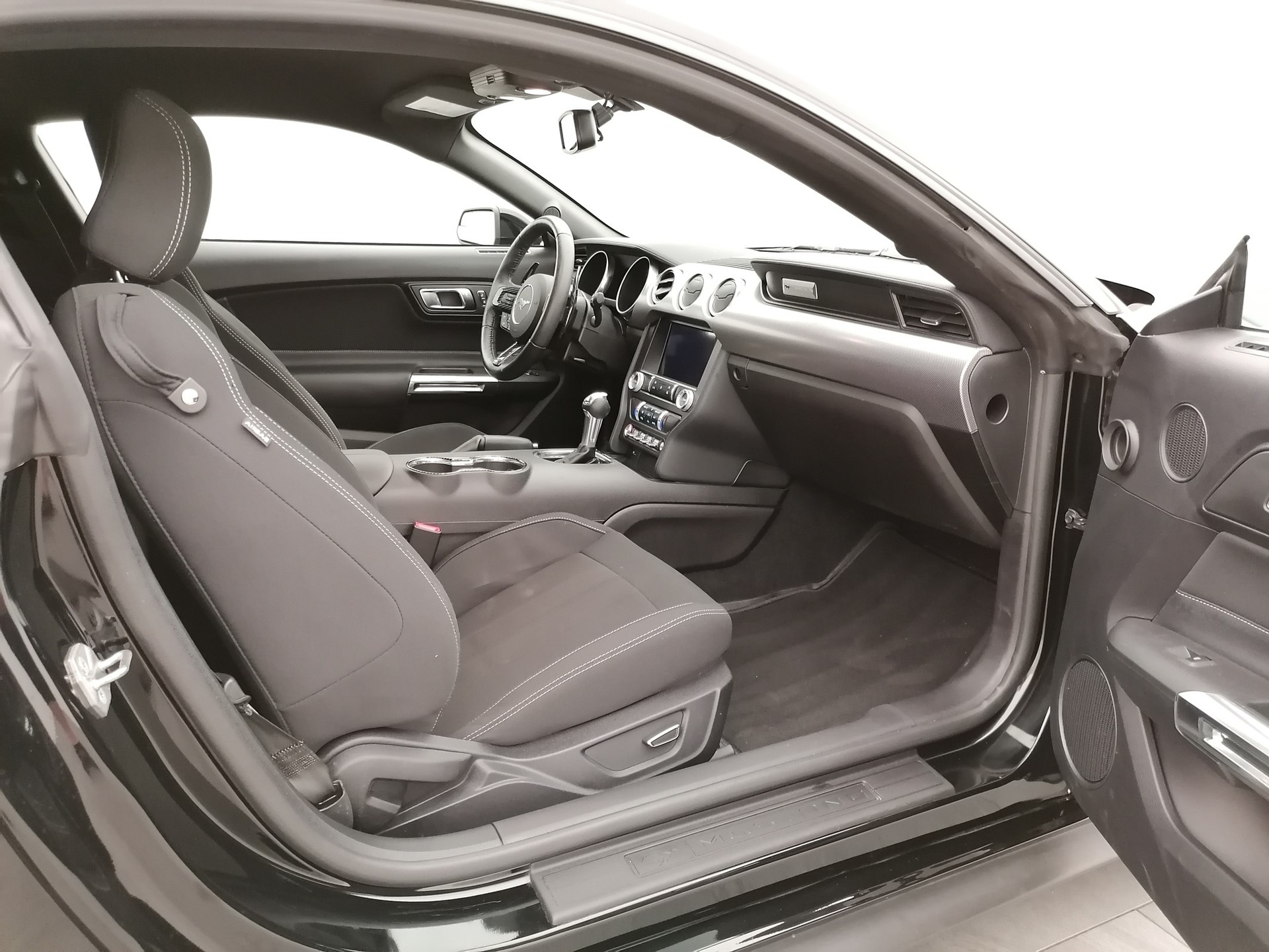 FORD Mustang 2.3 Ecoboost-image-12