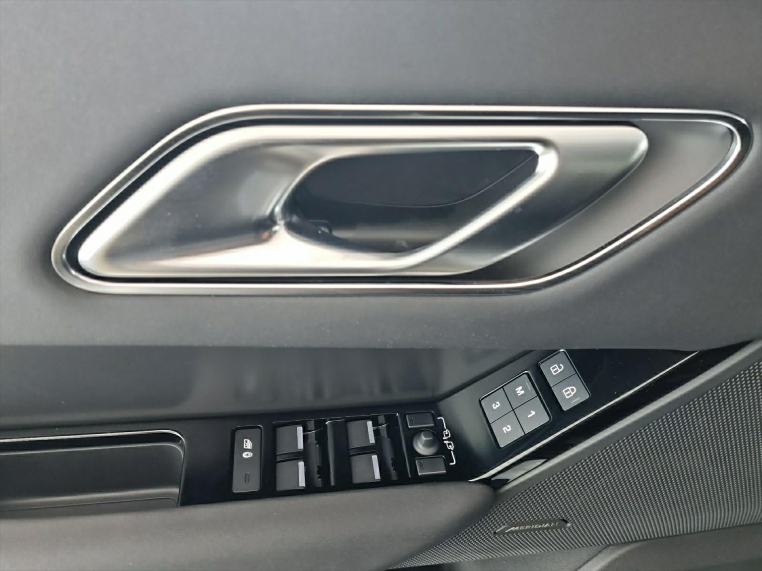 LAND ROVER Range Rover Velar P250 SE AWD Facelift-image-12
