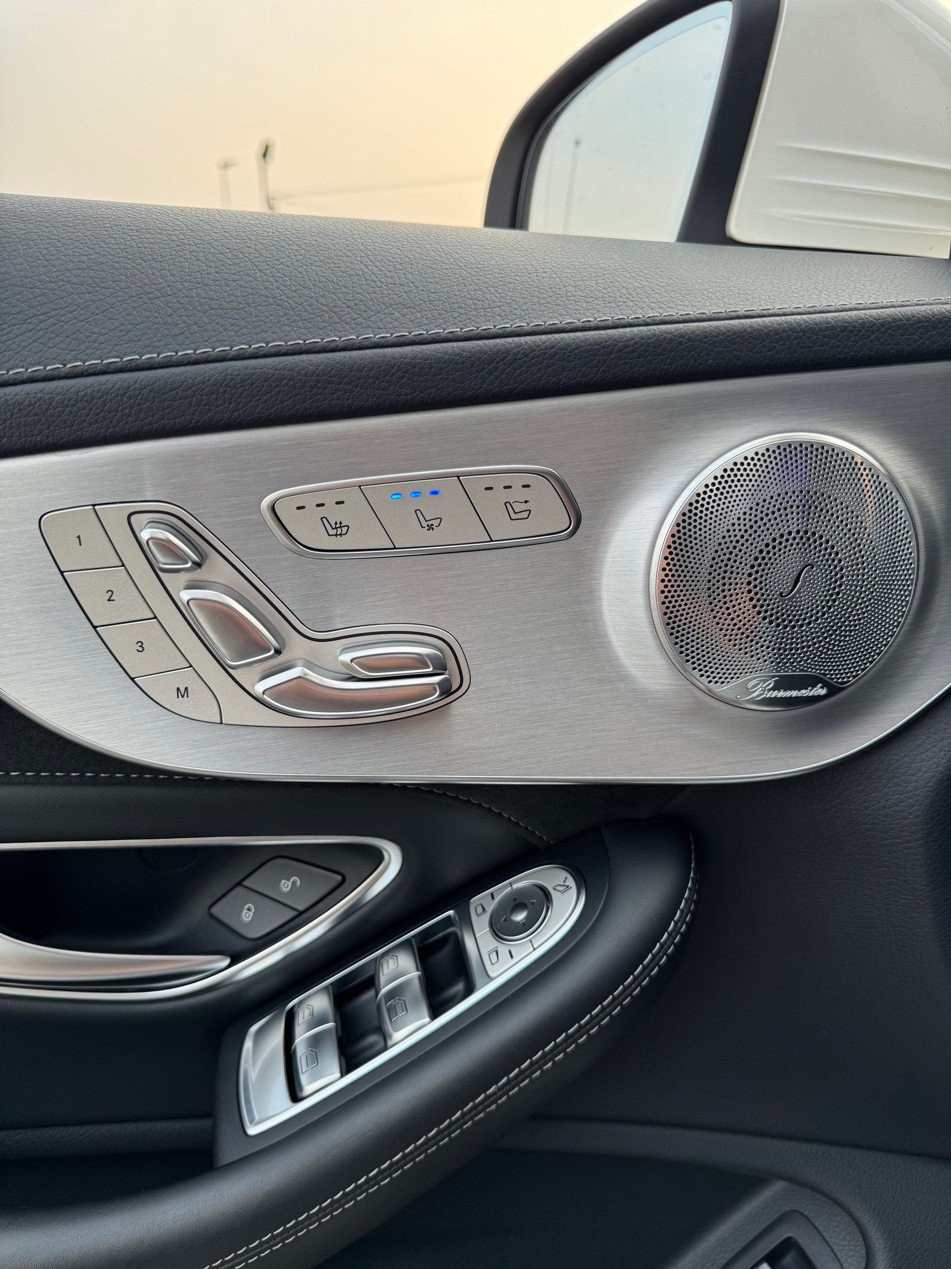 MERCEDES-BENZ C 63 S Cabriolet AMG Speedshift-image-9