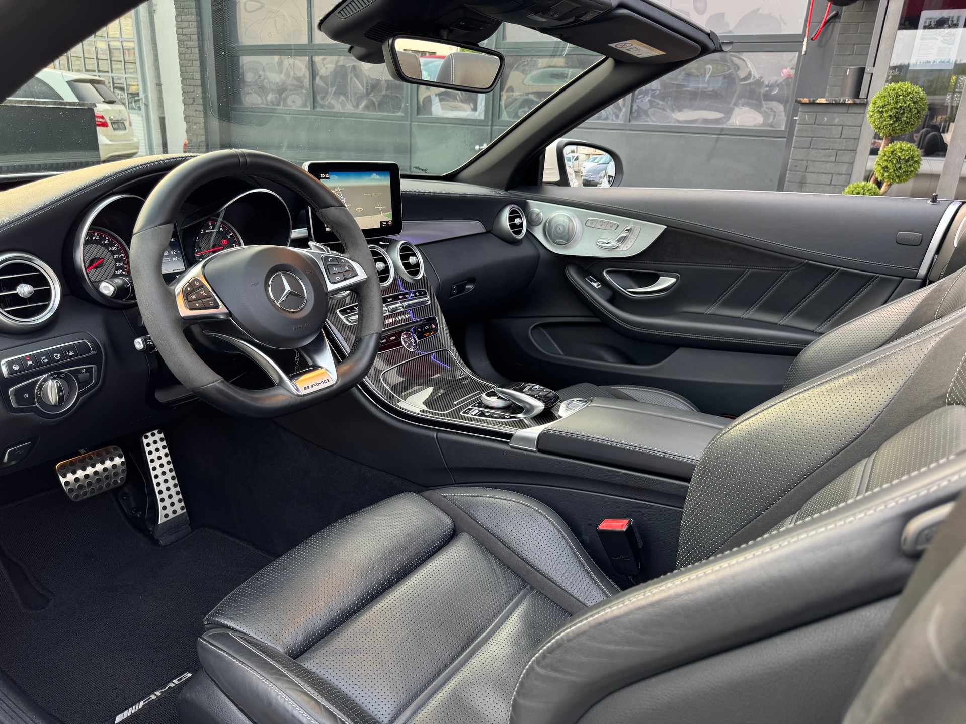 MERCEDES-BENZ C 63 S Cabriolet AMG Speedshift-image-11
