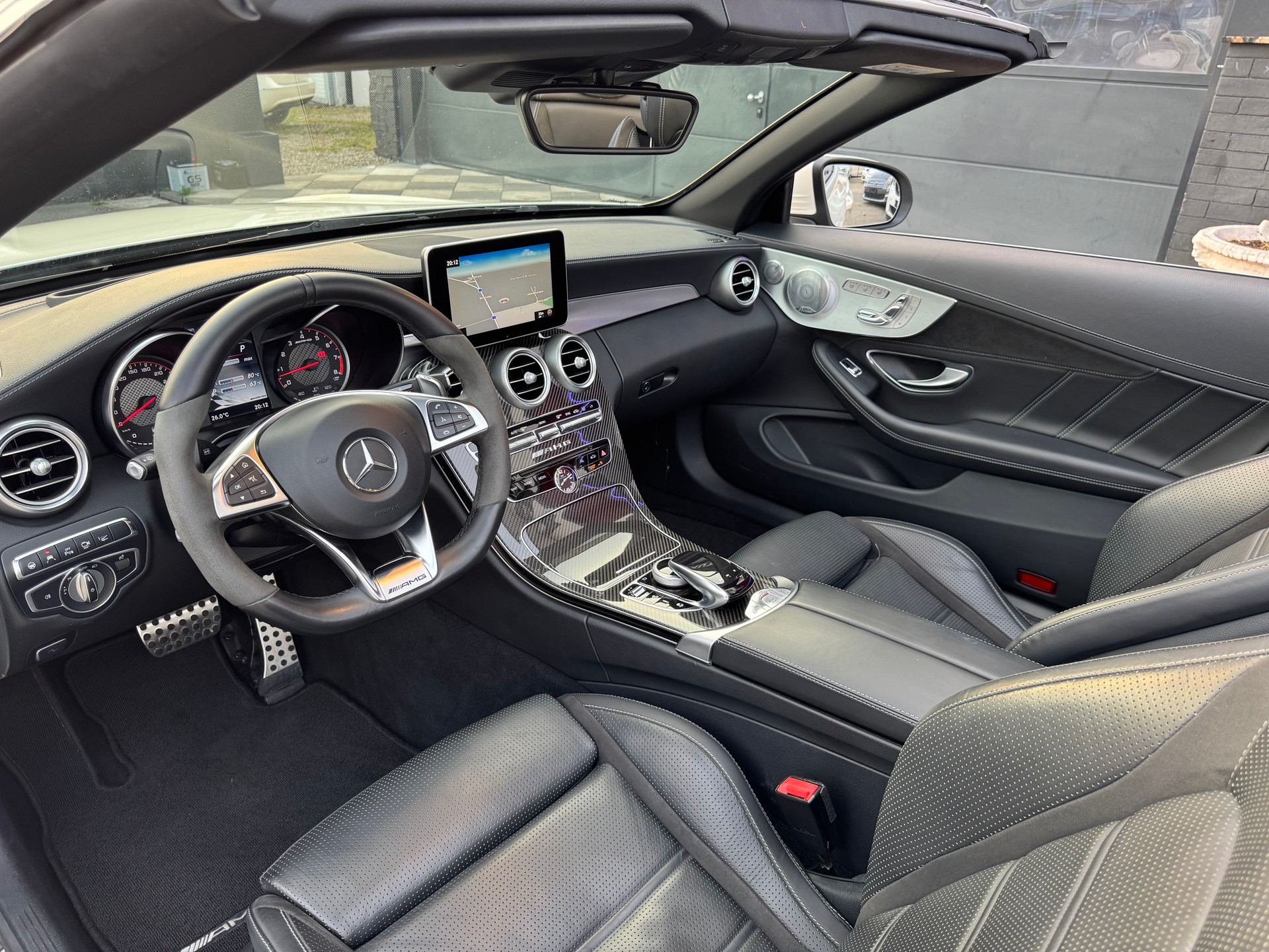 MERCEDES-BENZ C 63 S Cabriolet AMG Speedshift-image-6