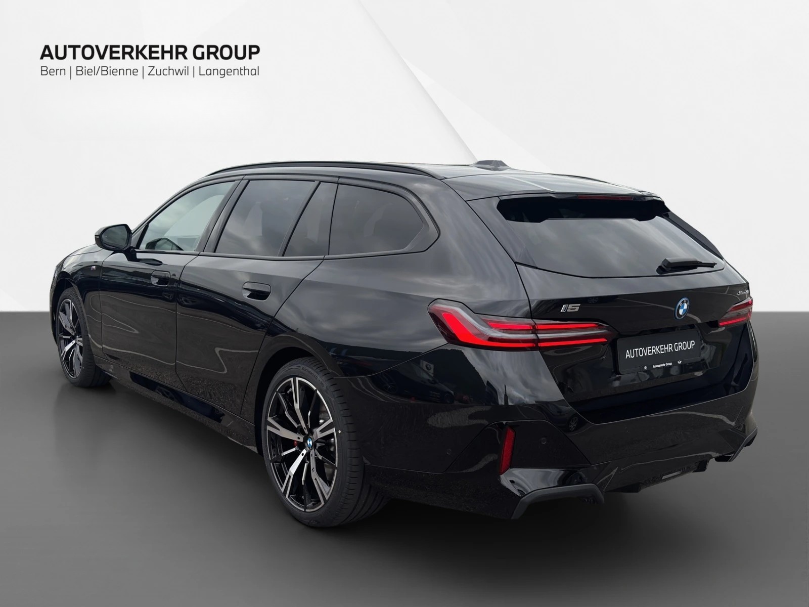 BMW i5 xDrive 40 Touring M Sport Pro-image-3