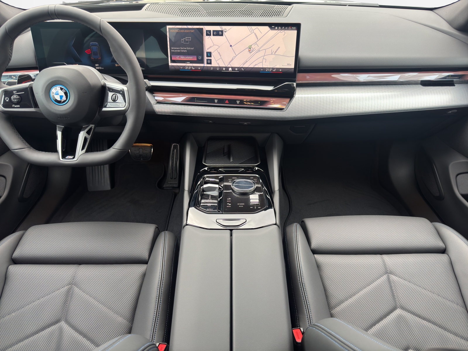 BMW i5 xDrive 40 Touring M Sport Pro-image-13