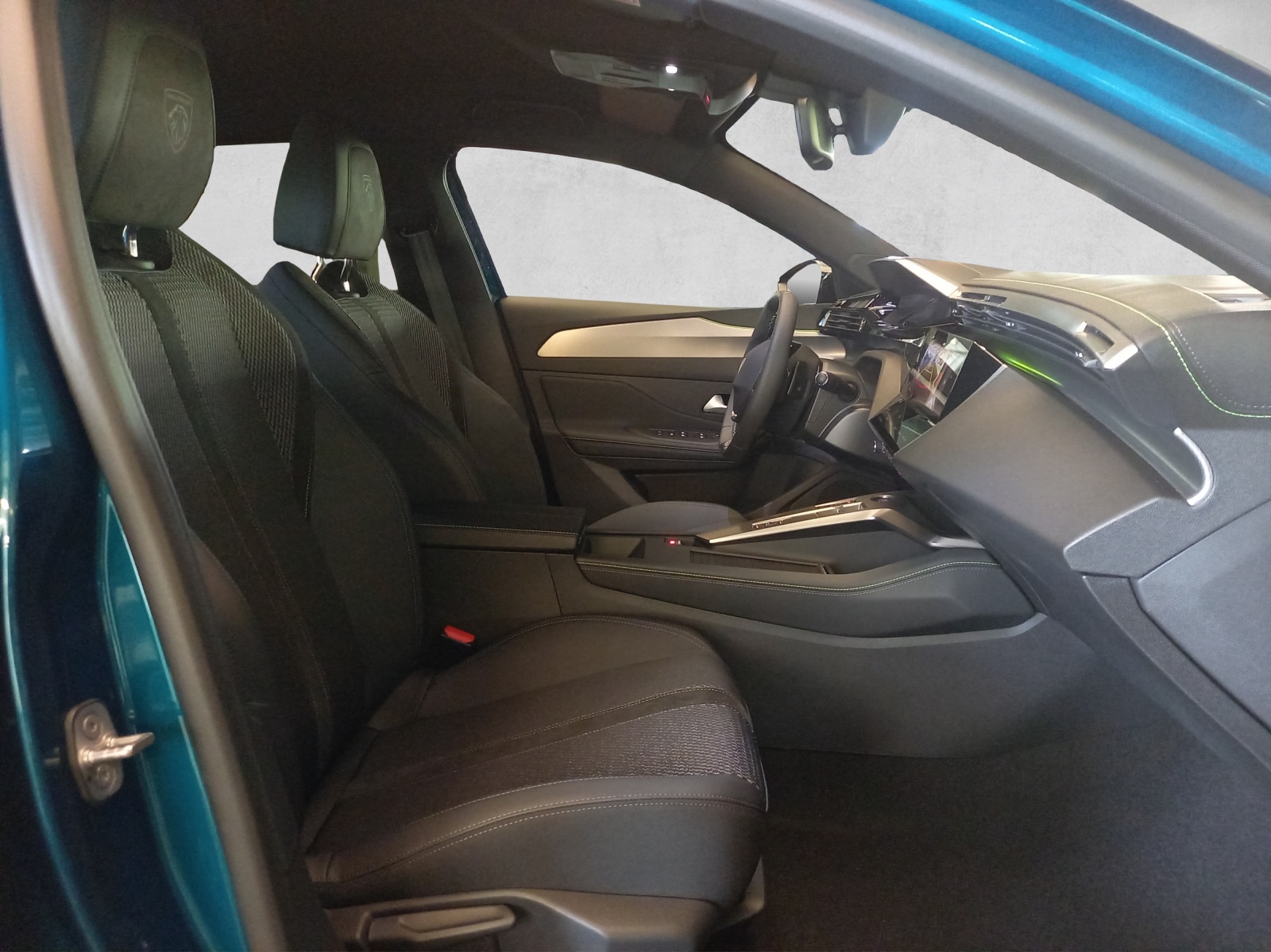 PEUGEOT 308 1.2 Hybrid GT-image-14